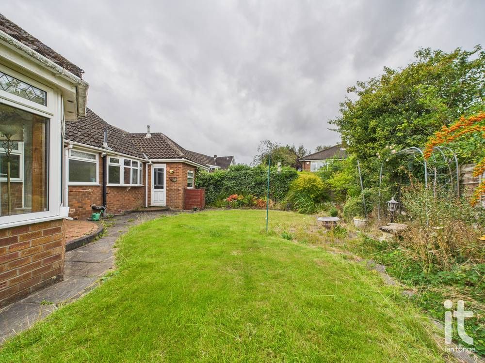 2 bedroom semi-detached bungalow For Sale in Stockport - Photograph 16.