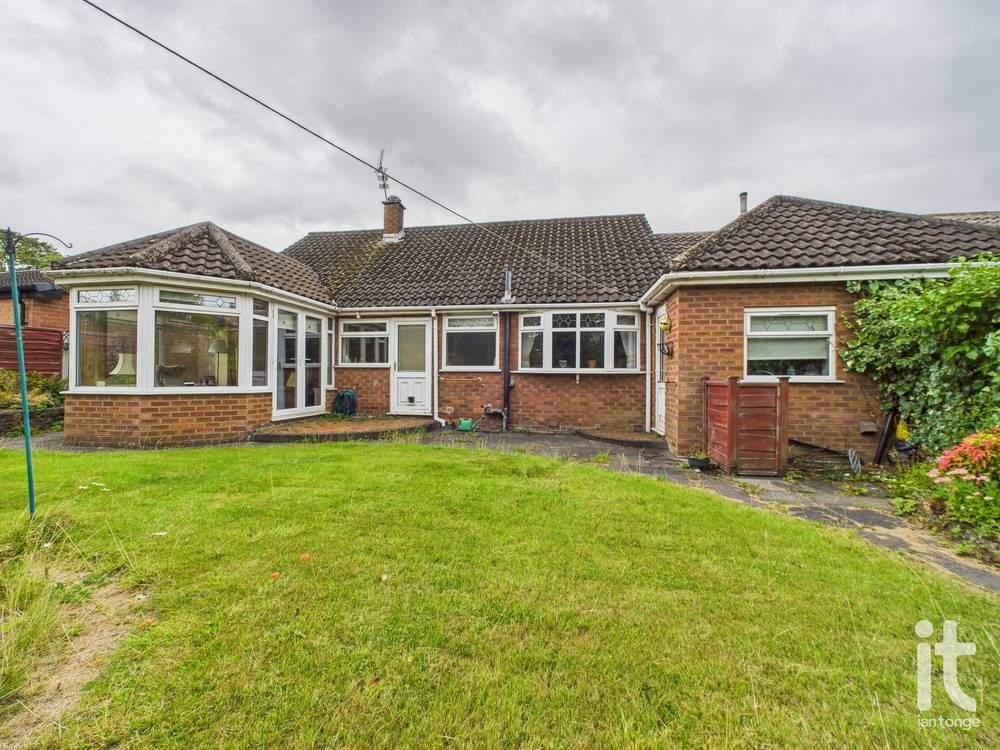 2 bedroom semi-detached bungalow For Sale in Stockport - Photograph 15.