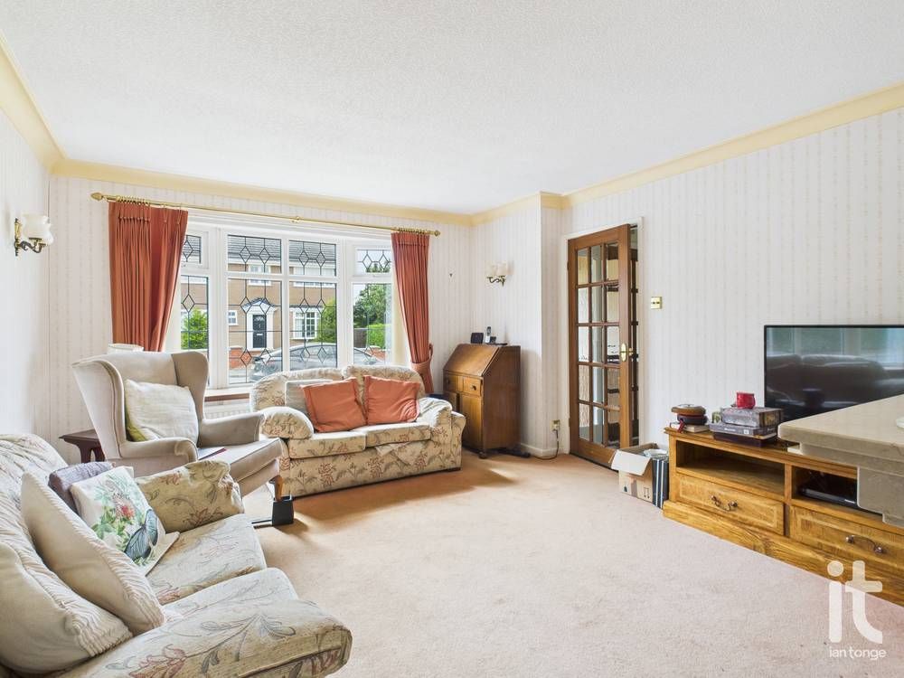 2 bedroom semi-detached bungalow For Sale in Stockport - Photograph 6.