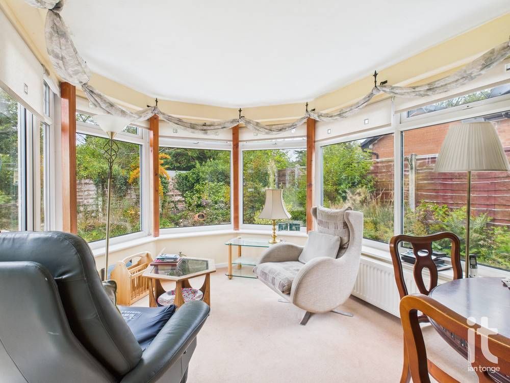 2 bedroom semi-detached bungalow For Sale in Stockport - Photograph 8.