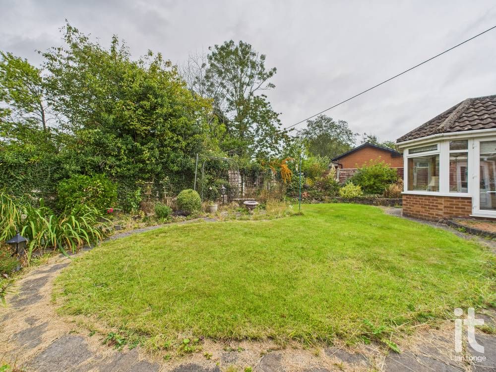 2 bedroom semi-detached bungalow For Sale in Stockport - Photograph 17.