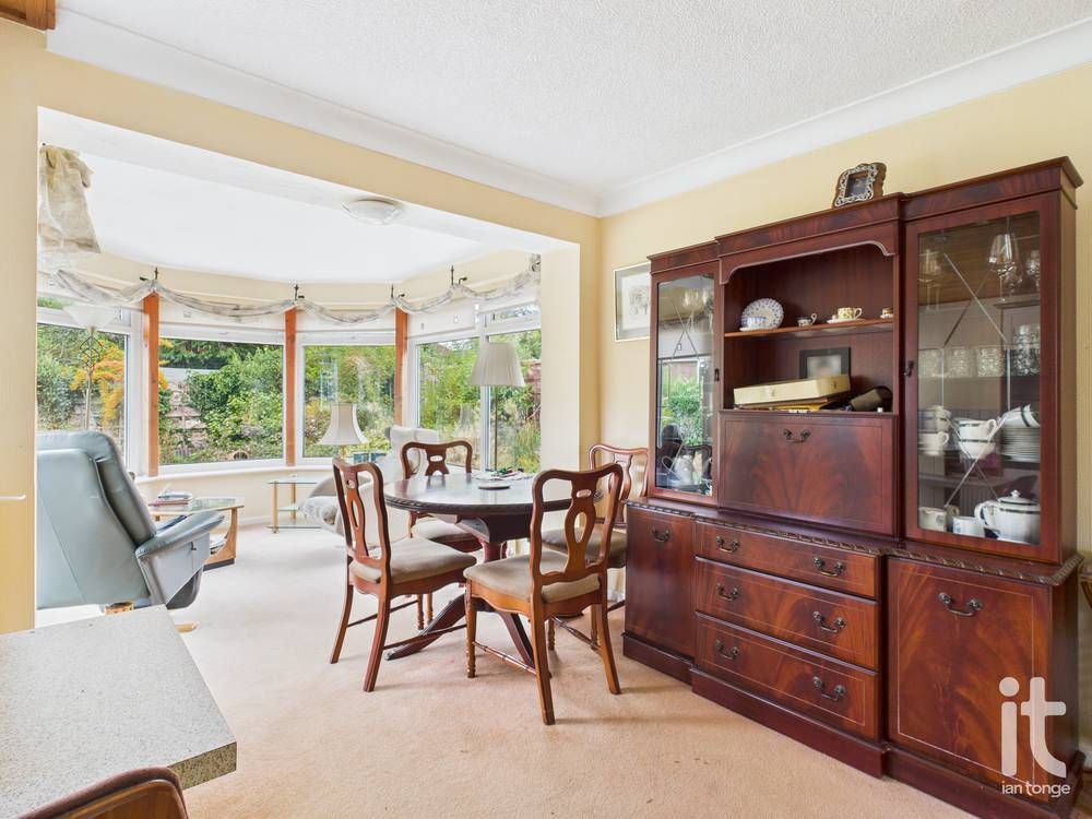 2 bedroom semi-detached bungalow For Sale in Stockport - Photograph 9.