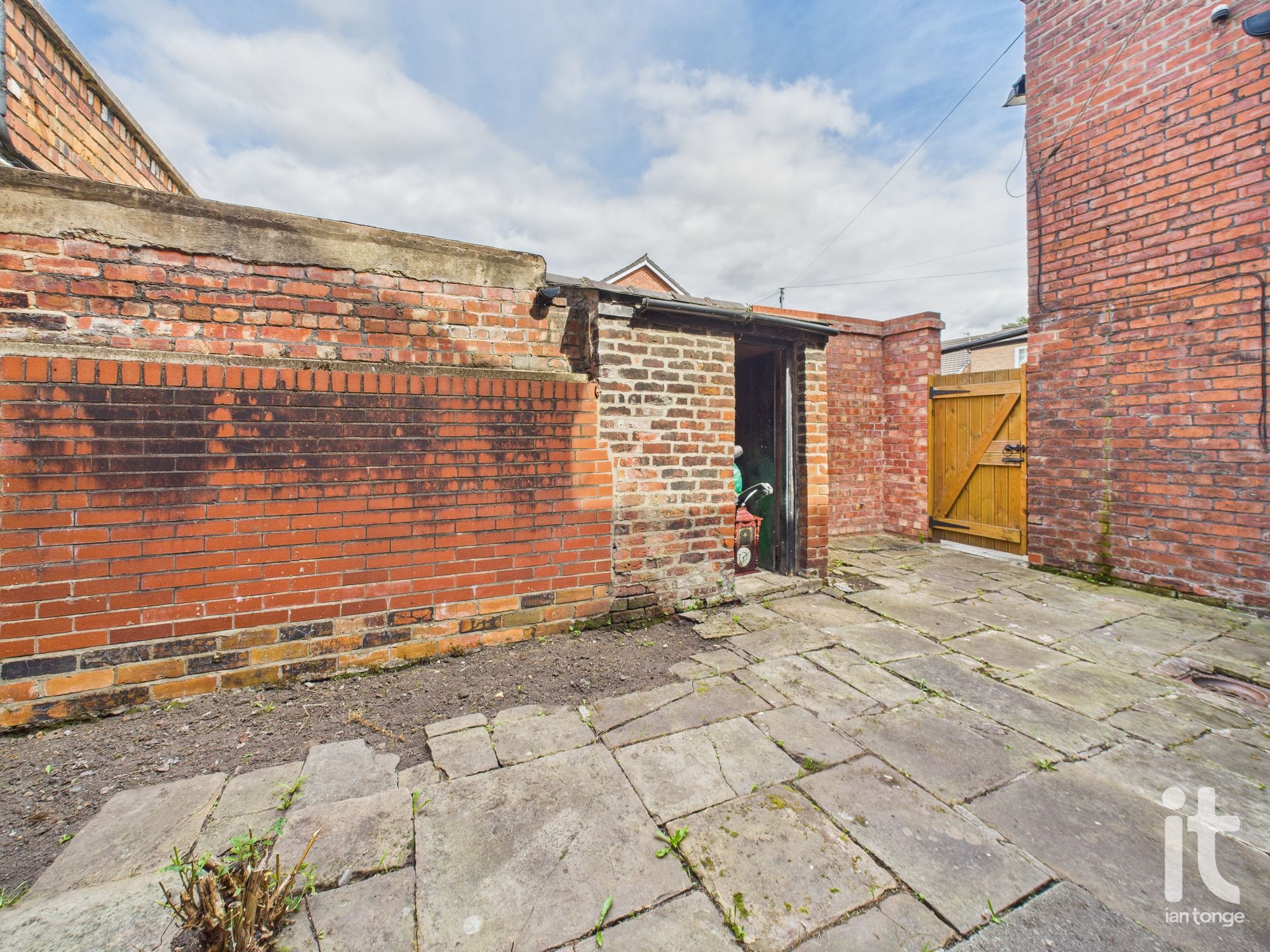 Office For Sale in Stockport - Photograph 7.