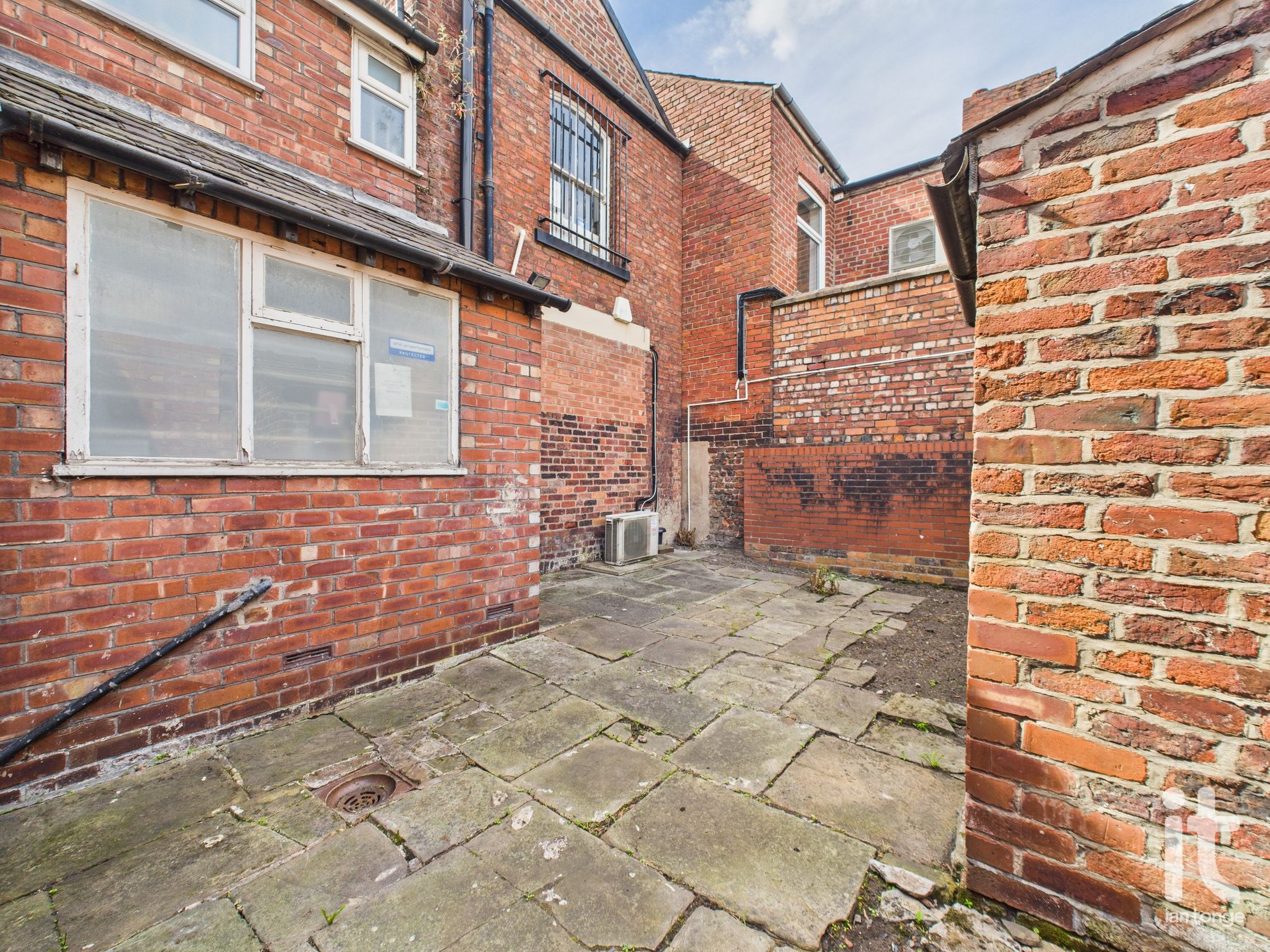 Office For Sale in Stockport - Photograph 6.