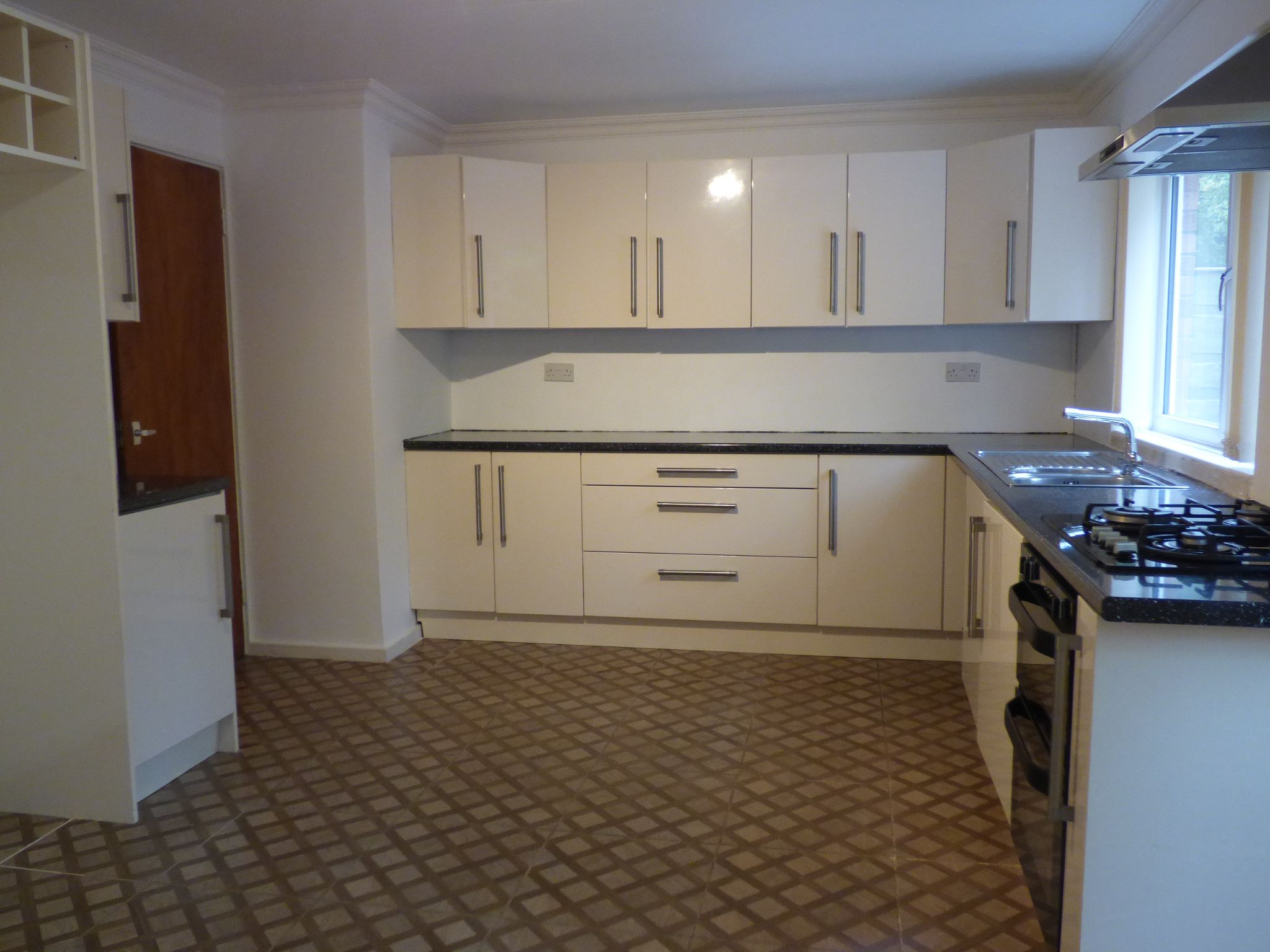 3 bedroom mews house To Let in Stockport - Dining Kitchen.