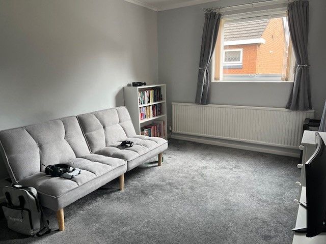 3 bedroom mews house To Let in Stockport - Photograph 4.