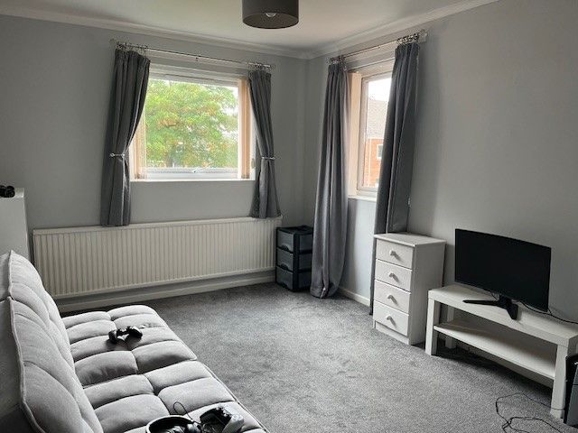 3 bedroom mews house To Let in Stockport - Property photograph.