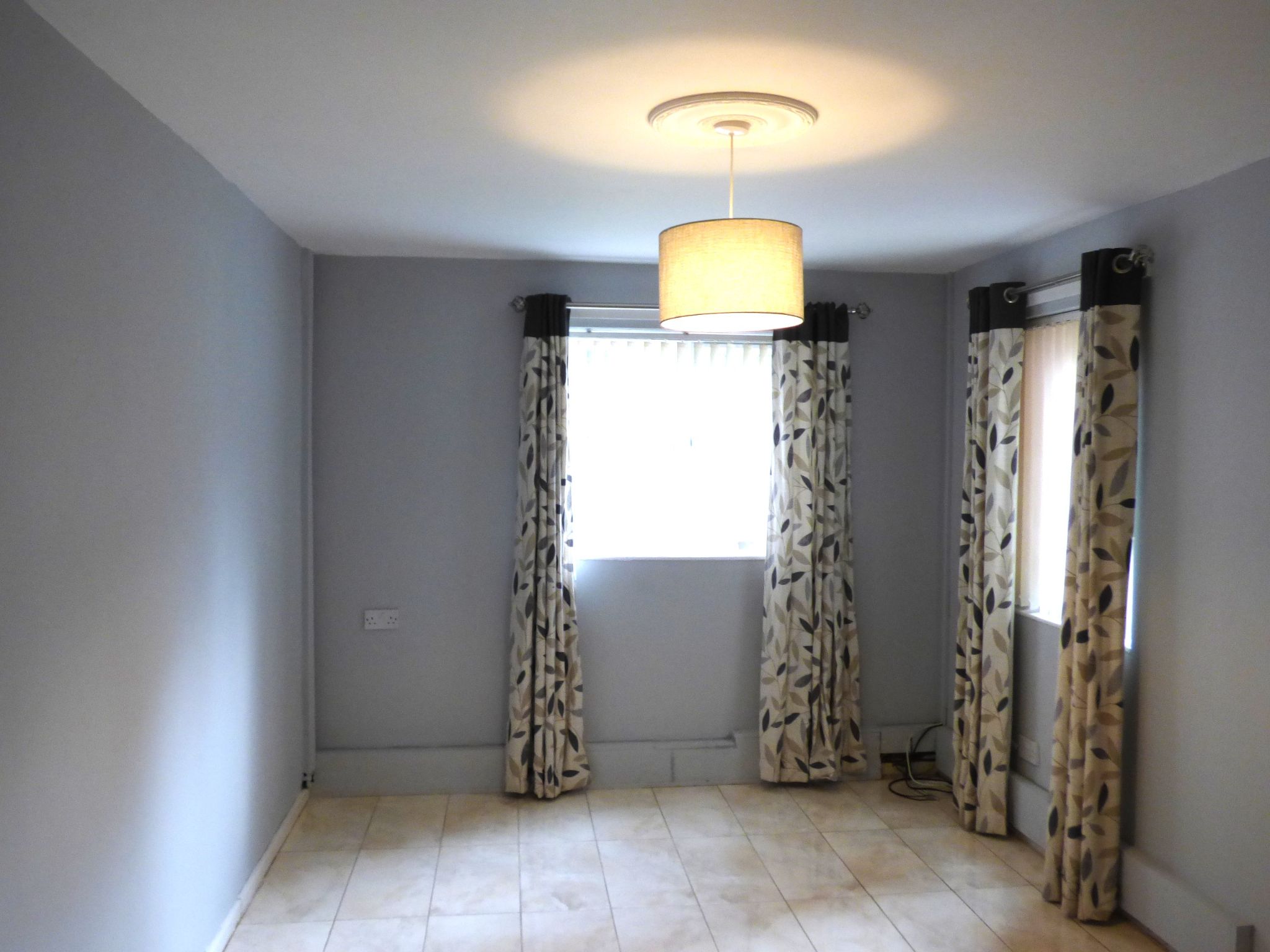 3 bedroom mews house To Let in Stockport - Living Room.
