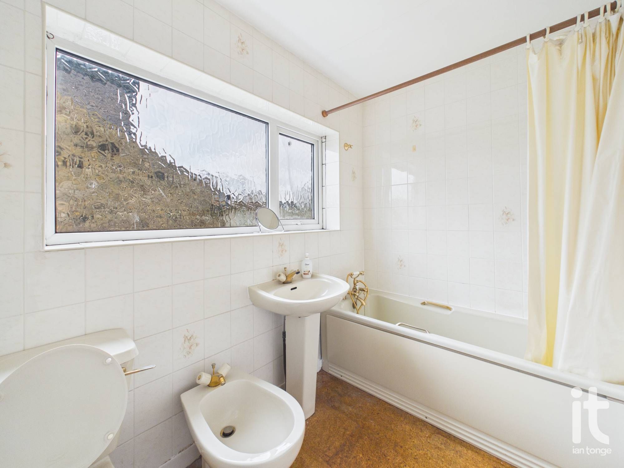 4 bedroom detached house For Sale in High Peak - Photograph 9.