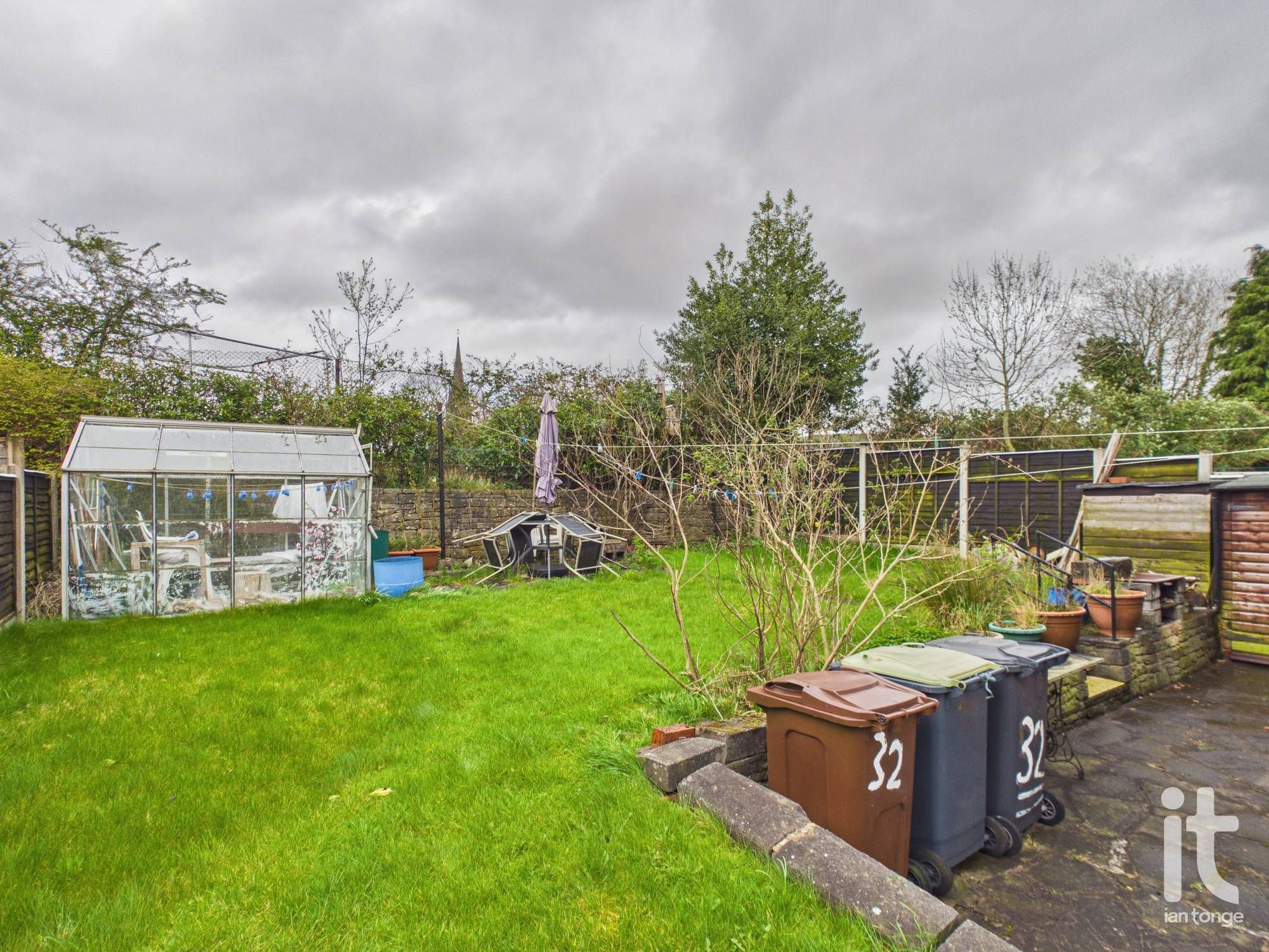 4 bedroom detached house For Sale in High Peak - Photograph 11.