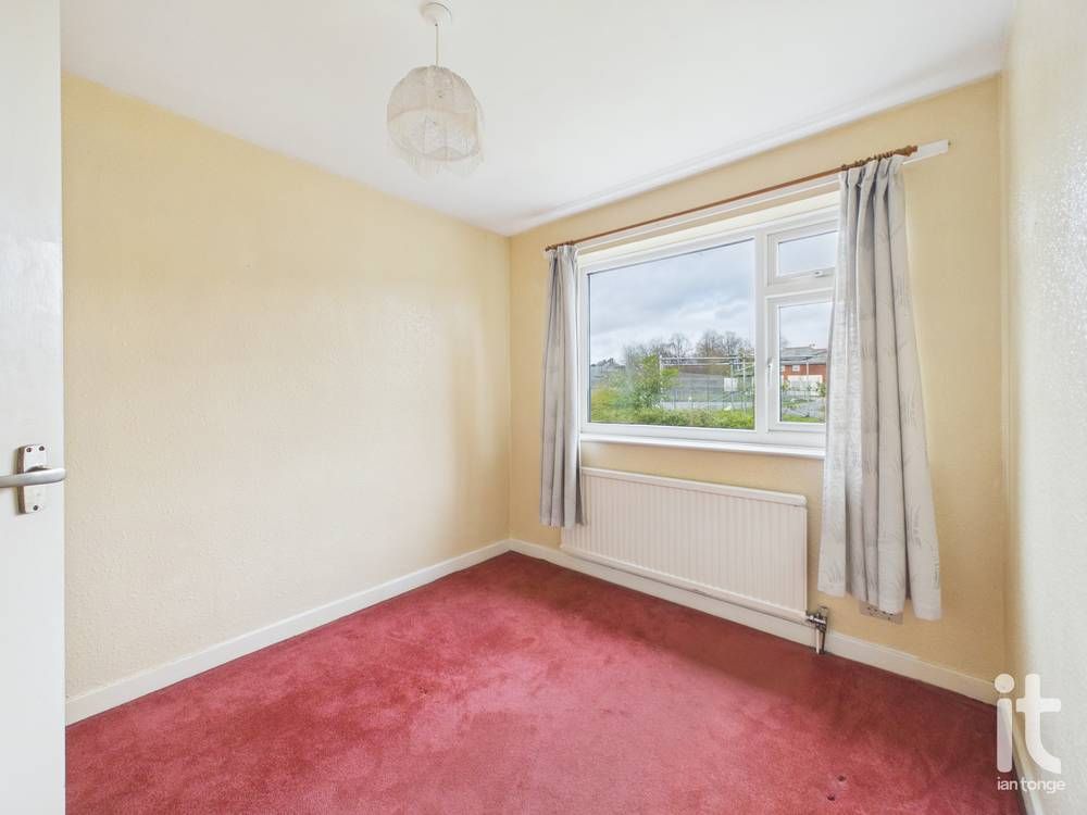 4 bedroom detached house For Sale in High Peak - Photograph 9.