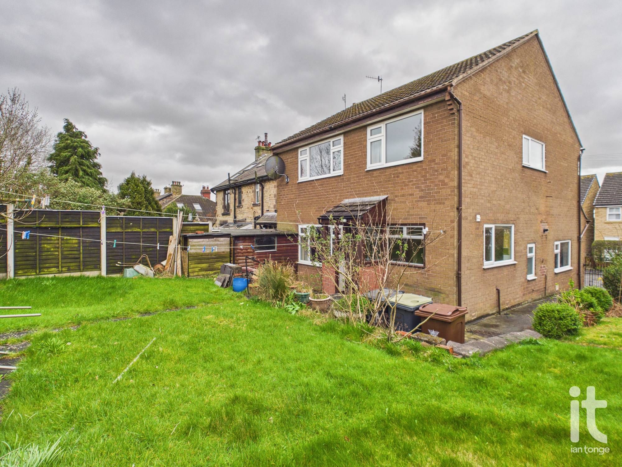 4 bedroom detached house For Sale in High Peak - Photograph 10.