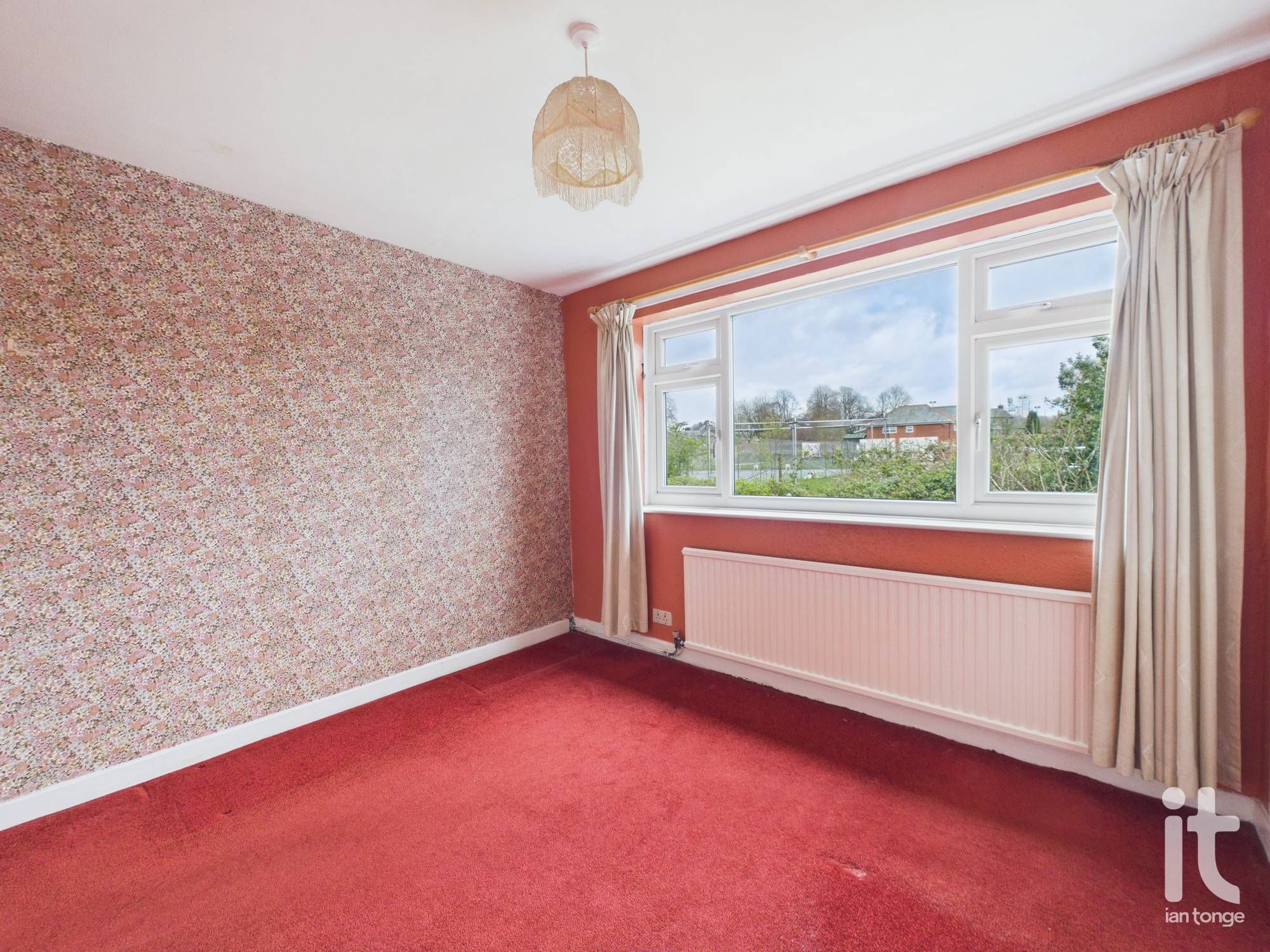 4 bedroom detached house For Sale in High Peak - Photograph 8.