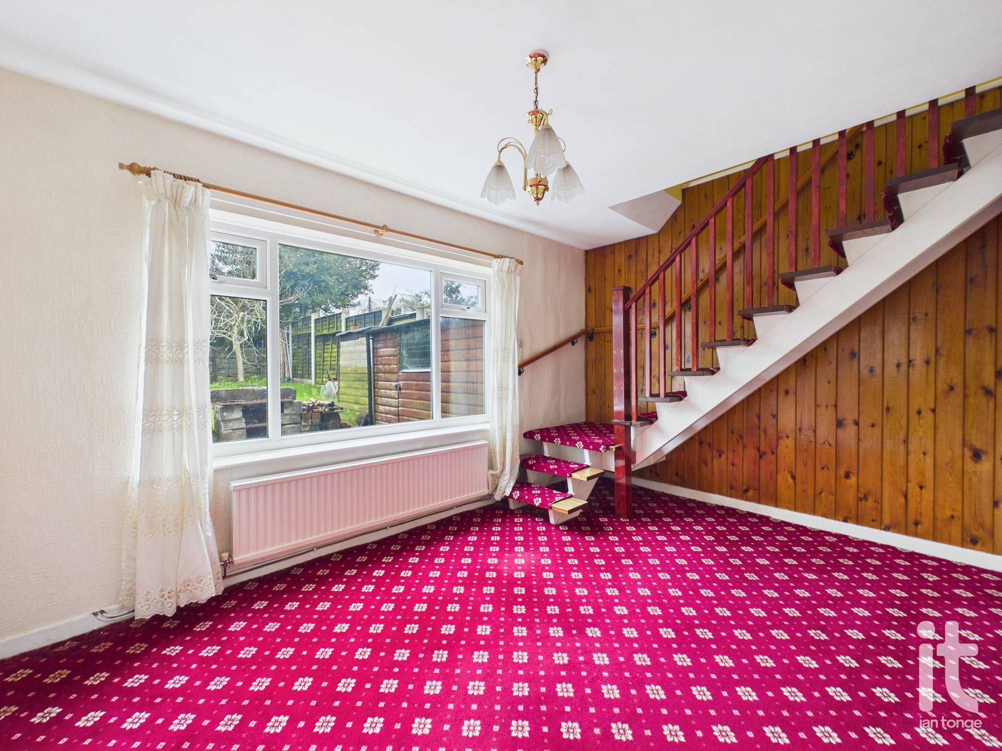 4 bedroom detached house For Sale in High Peak - Photograph 3.
