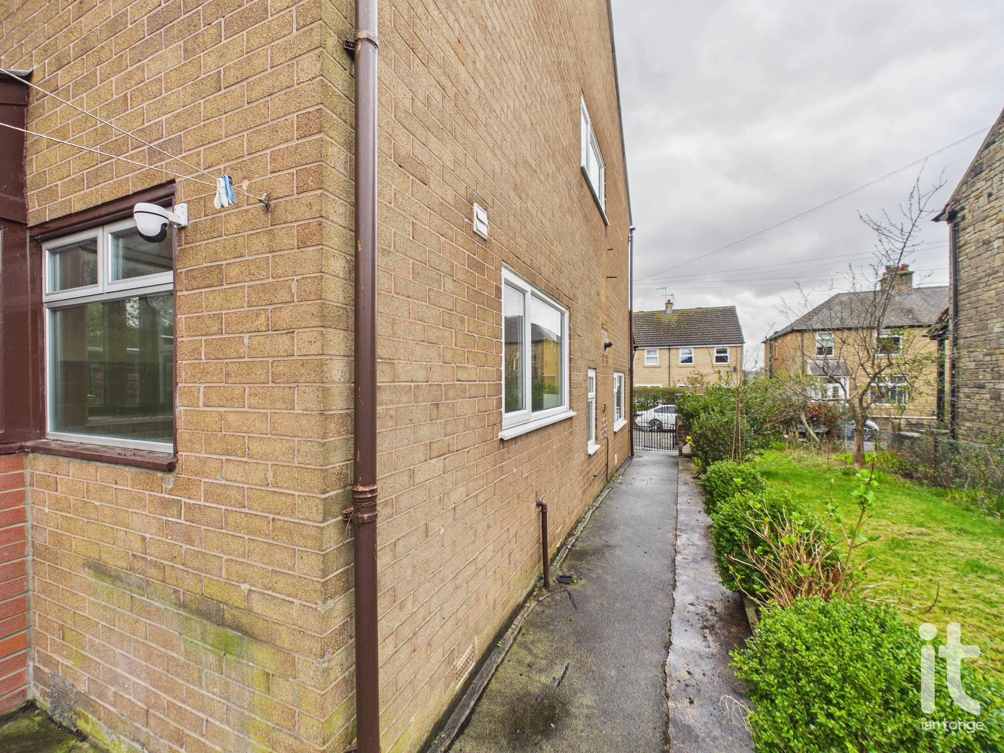 4 bedroom detached house For Sale in High Peak - Photograph 12.