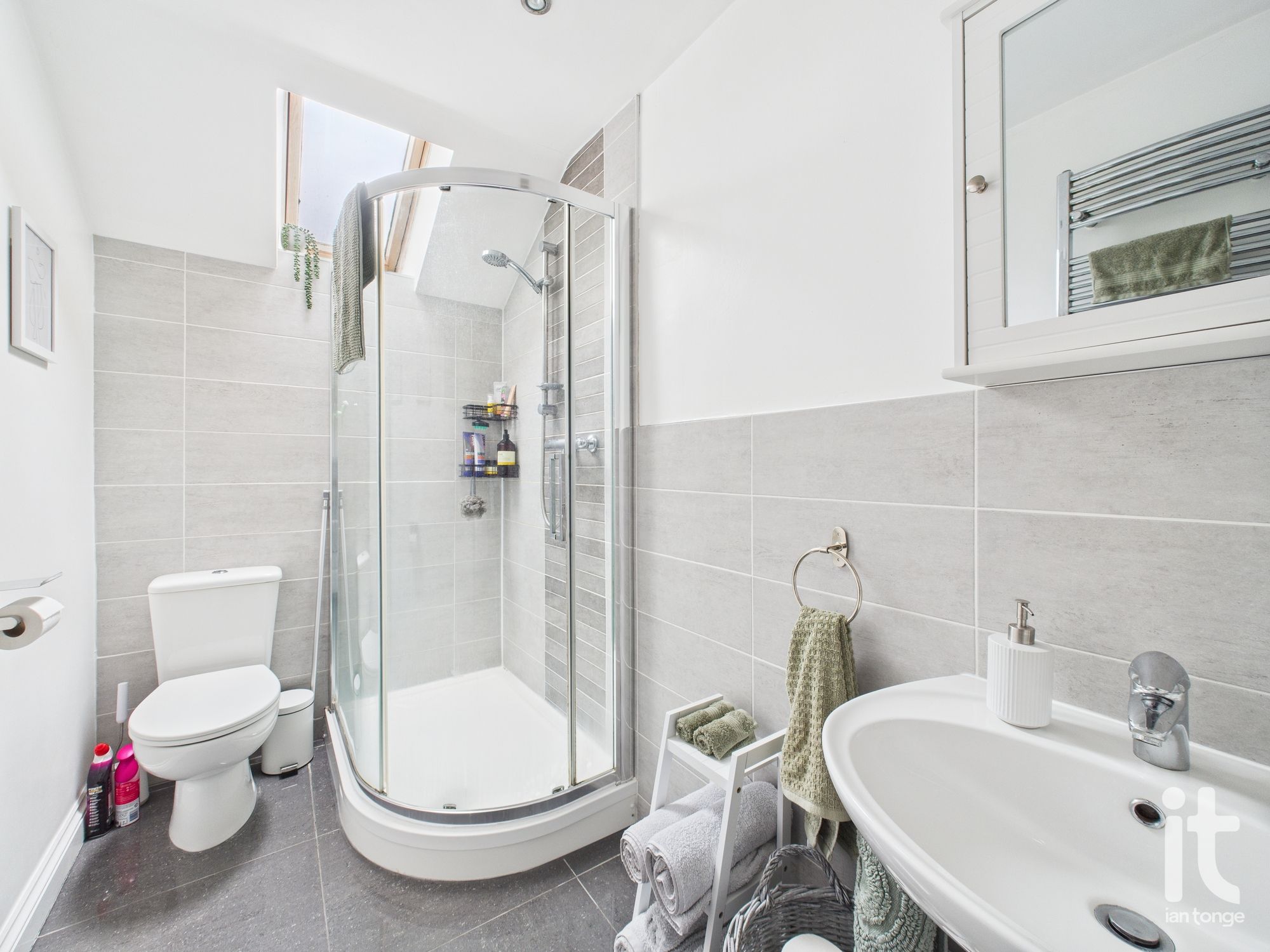 2 bedroom apartment flat/apartment For Sale in Stockport - Photograph 4.