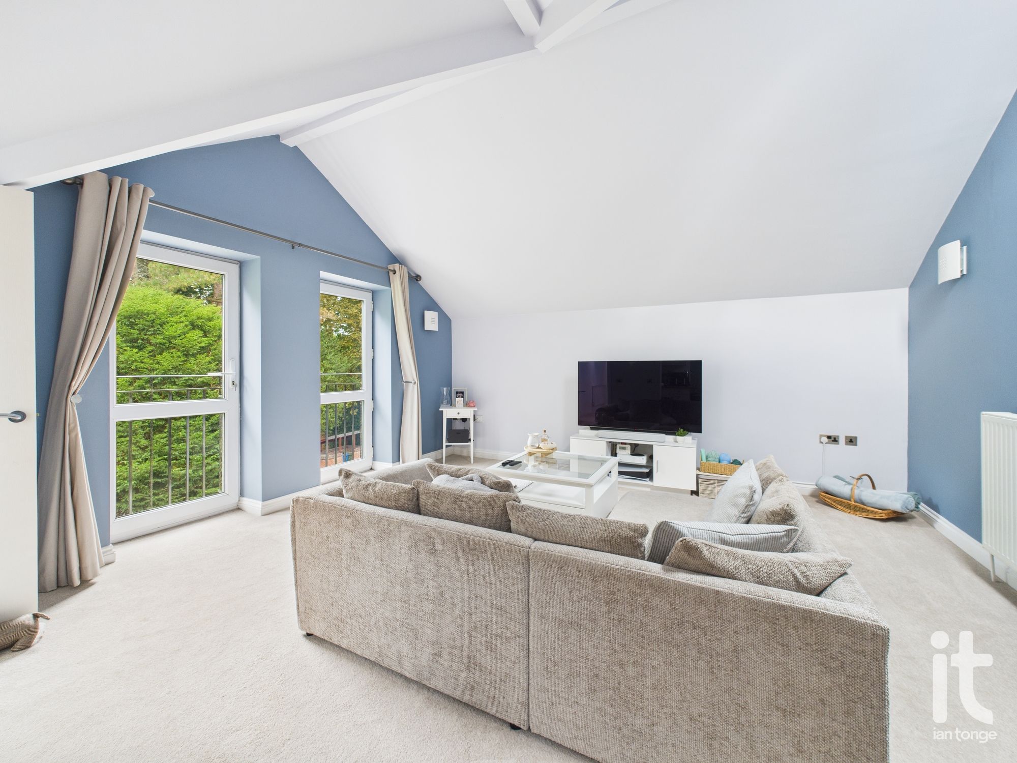 2 bedroom apartment flat/apartment For Sale in Stockport - Property photograph.