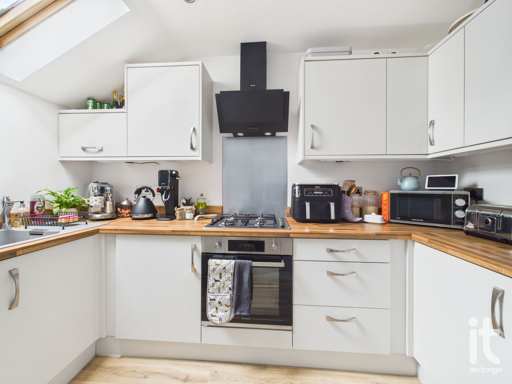 2 bedroom apartment flat/apartment For Sale in Stockport - Property photograph.