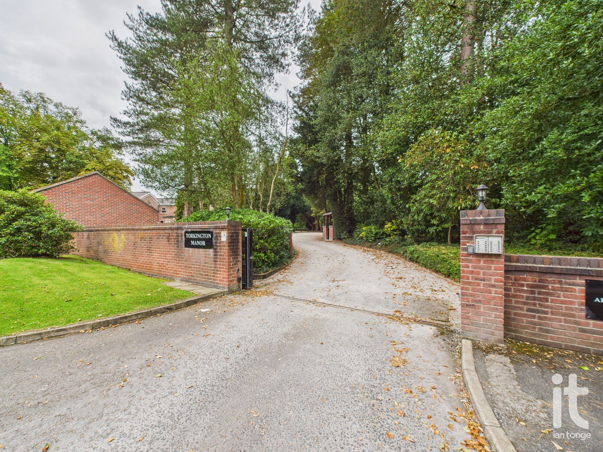 2 bedroom apartment flat/apartment For Sale in Stockport - Photograph 20.