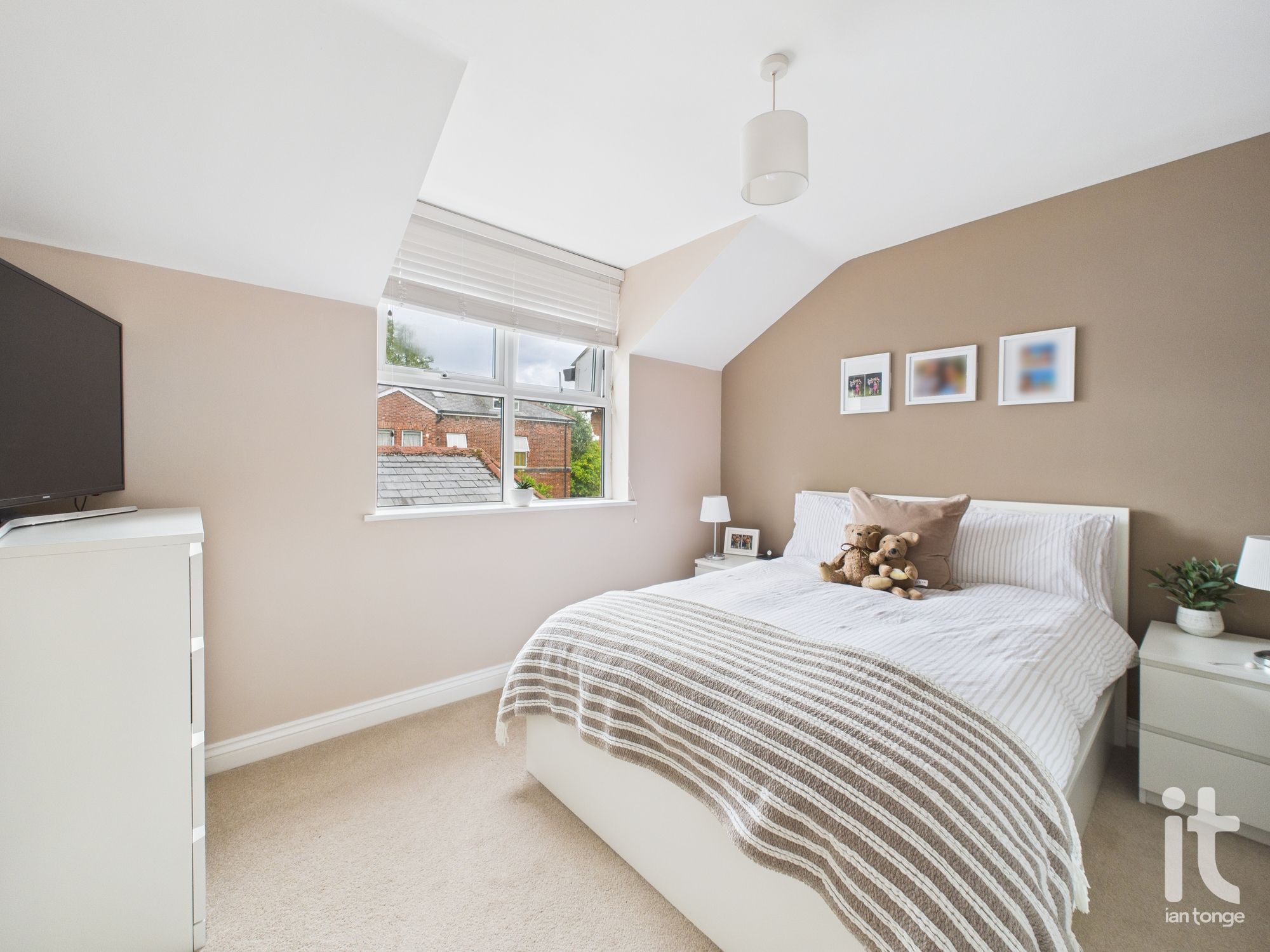 2 bedroom apartment flat/apartment For Sale in Stockport - Photograph 8.