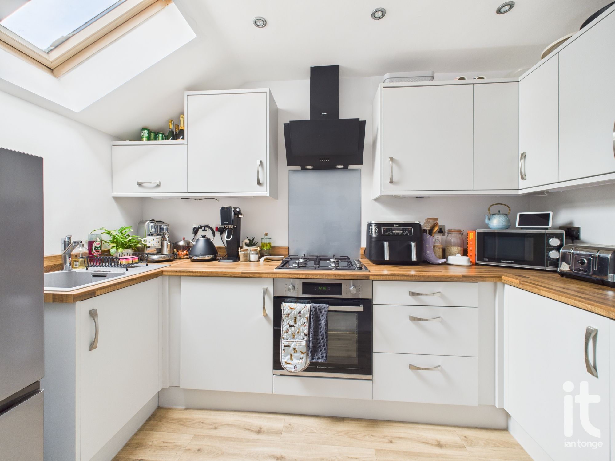 2 bedroom apartment flat/apartment For Sale in Stockport - Photograph 14.