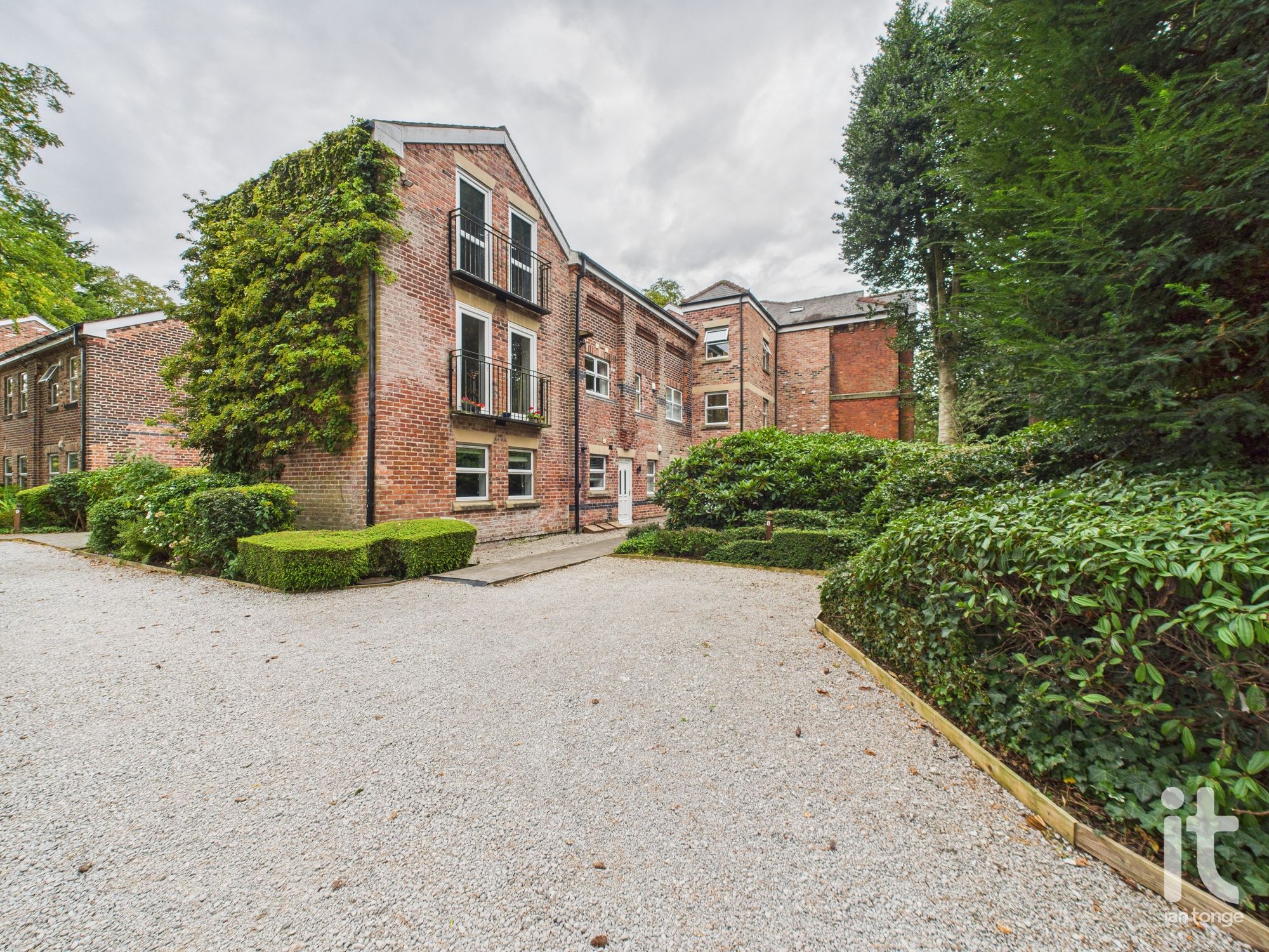 2 bedroom apartment flat/apartment For Sale in Stockport - Property photograph.
