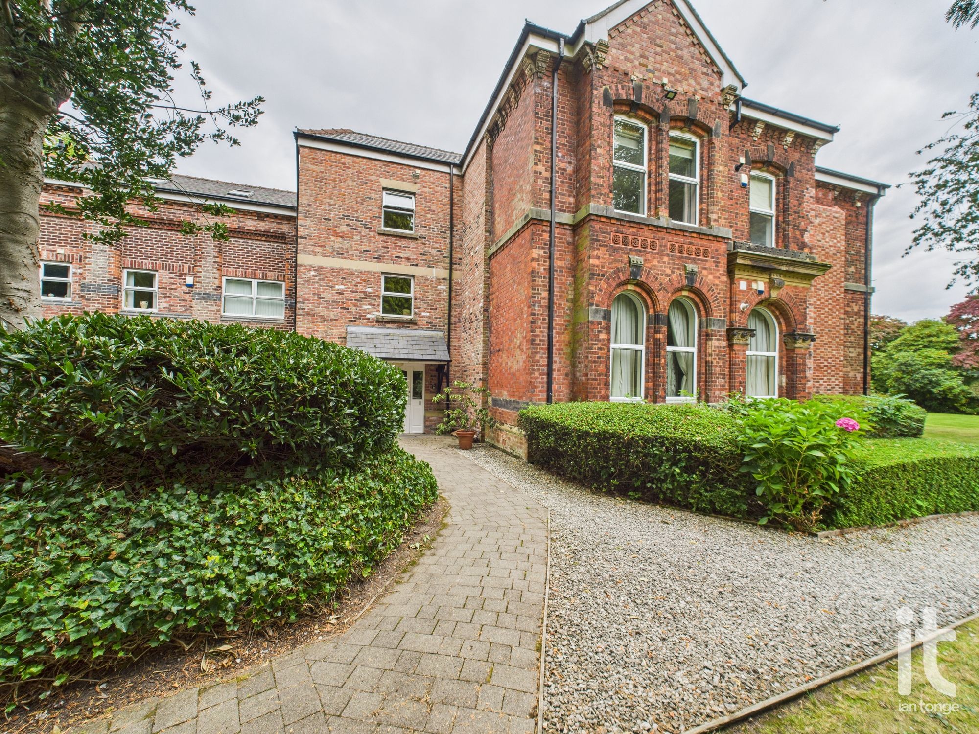 2 bedroom apartment flat/apartment For Sale in Stockport - Photograph 15.