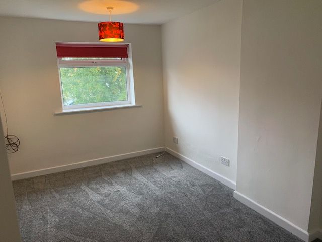 3 bedroom semi-detached house To Let in Stockport - Photograph 4.