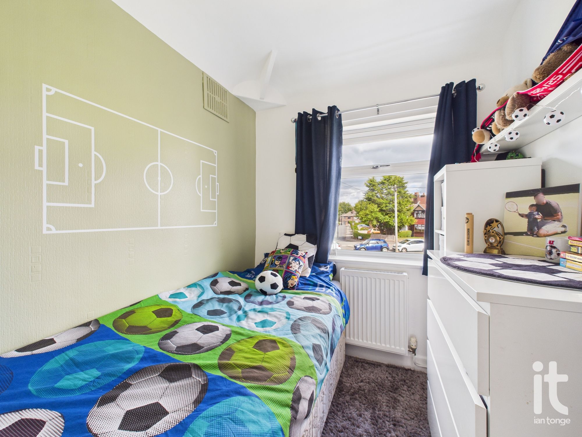 3 bedroom semi-detached house For Sale in Stockport - Photograph 20.