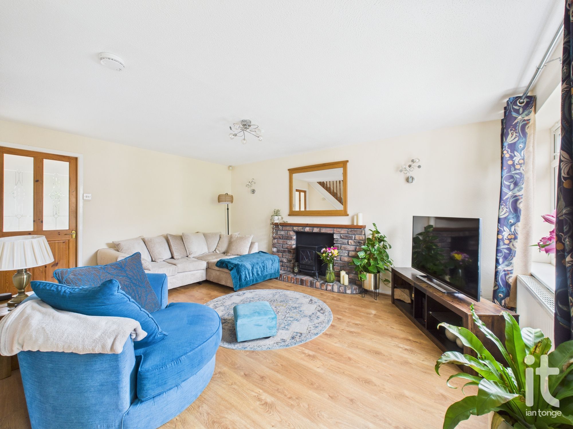 3 bedroom semi-detached house For Sale in Stockport - Photograph 2.