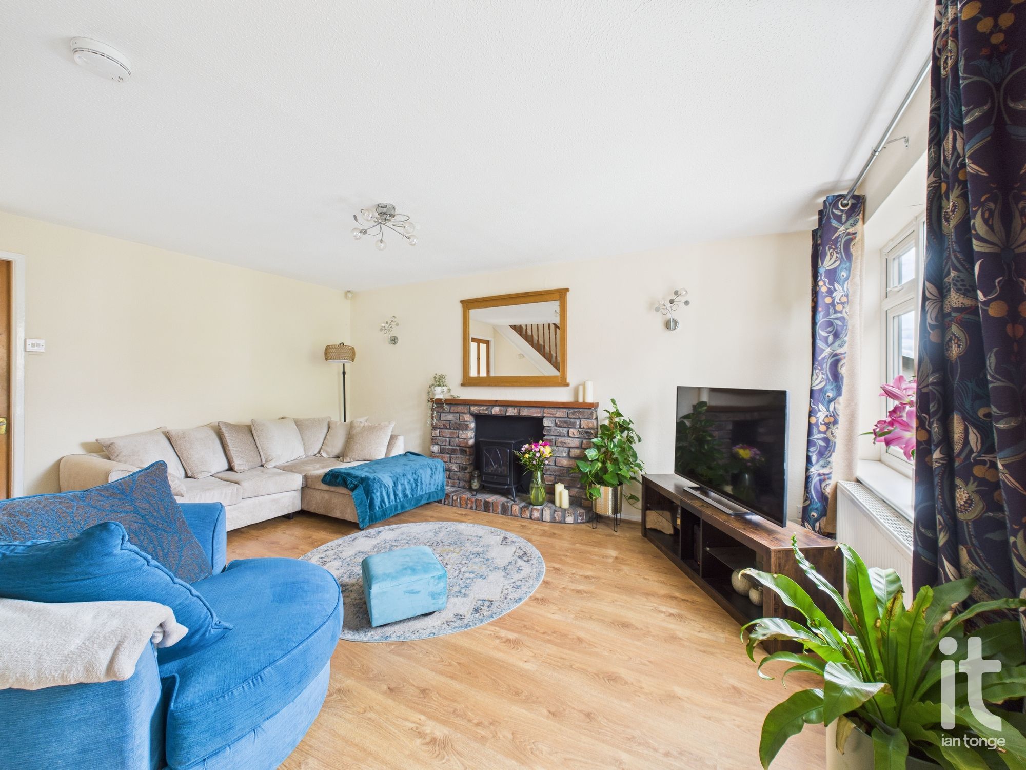 3 bedroom semi-detached house For Sale in Stockport - Photograph 7.
