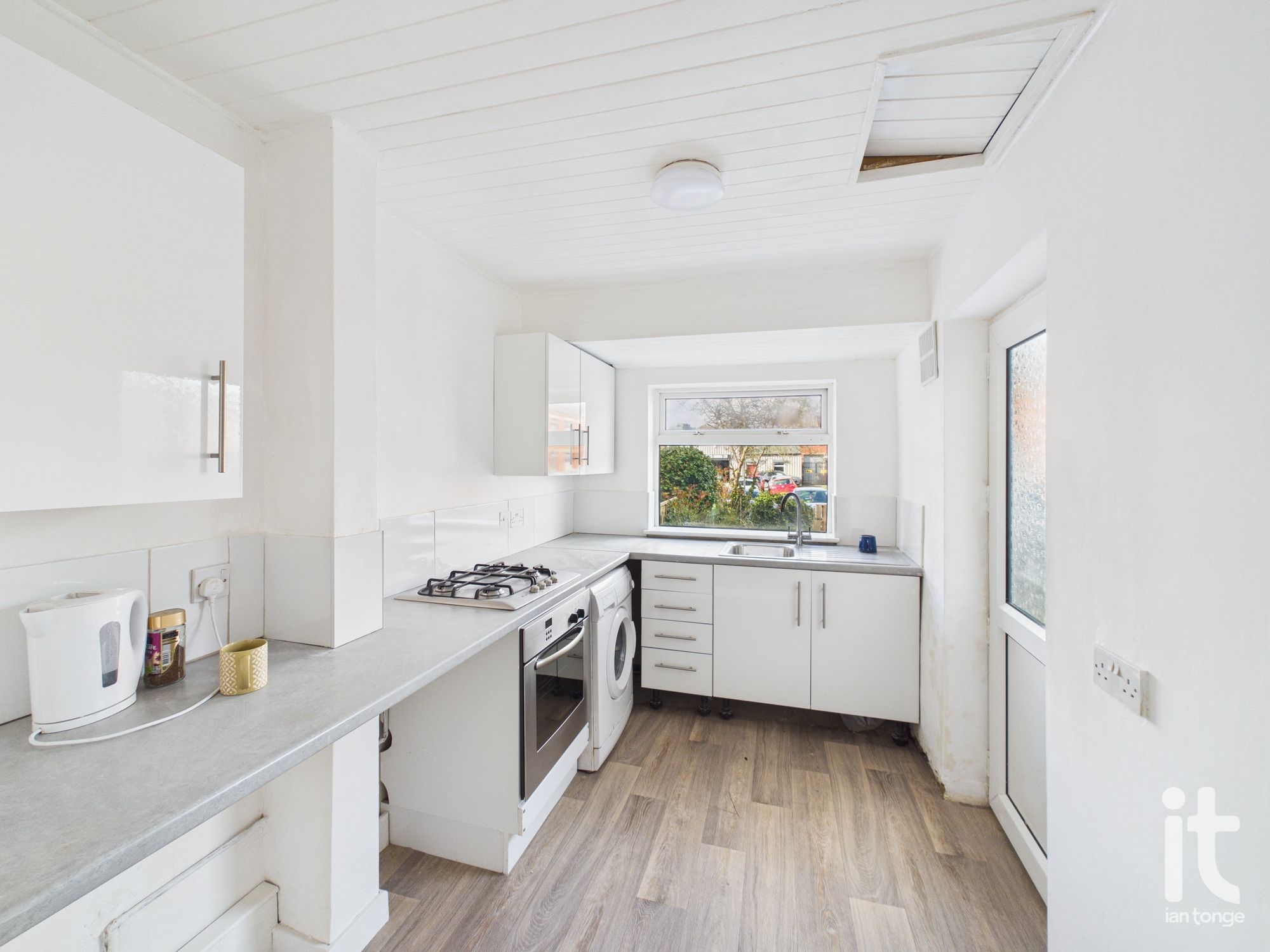 2 bedroom mid terraced house For Sale in Stockport - Photograph 2.