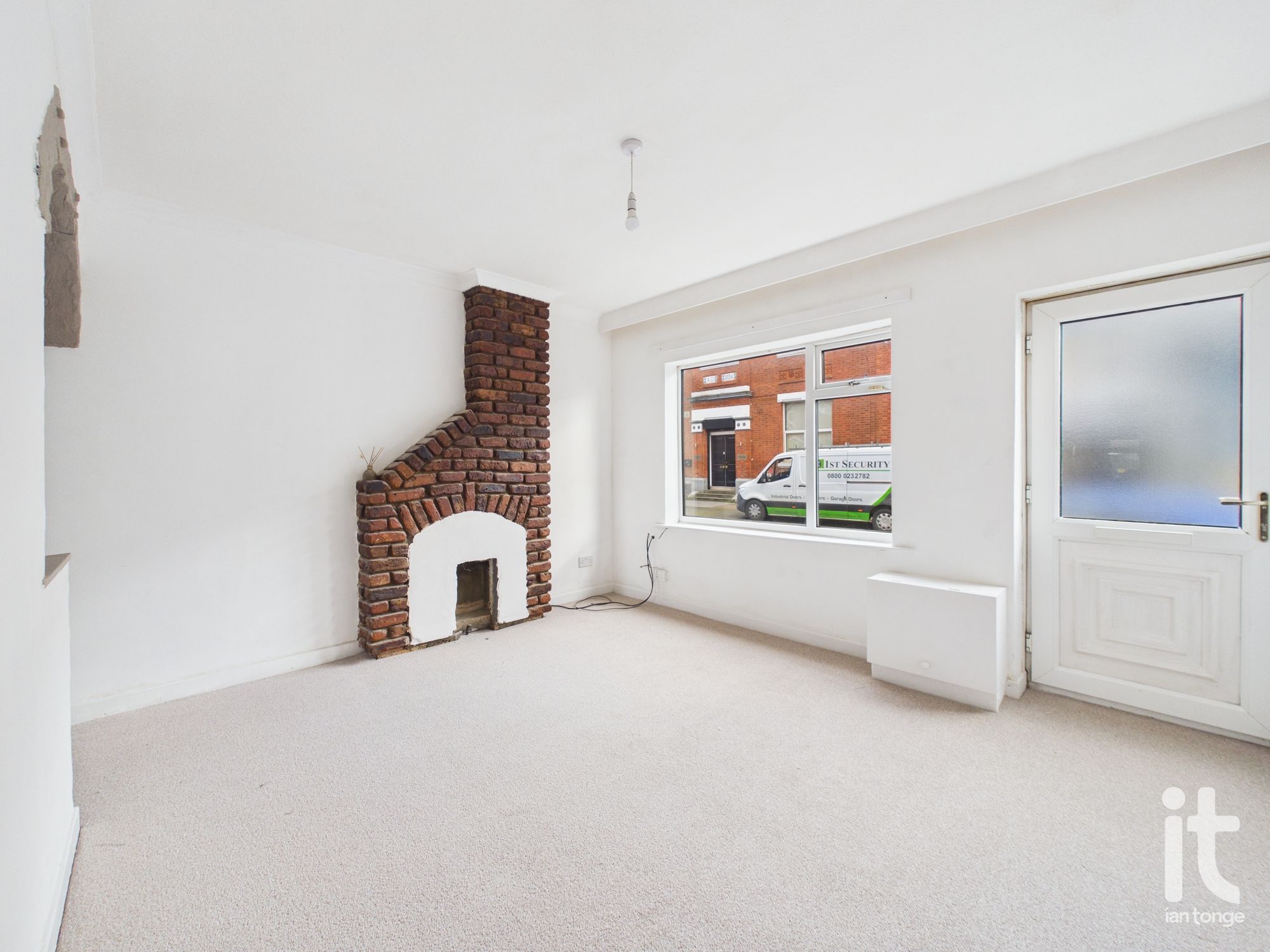 2 bedroom mid terraced house For Sale in Stockport - Photograph 6.
