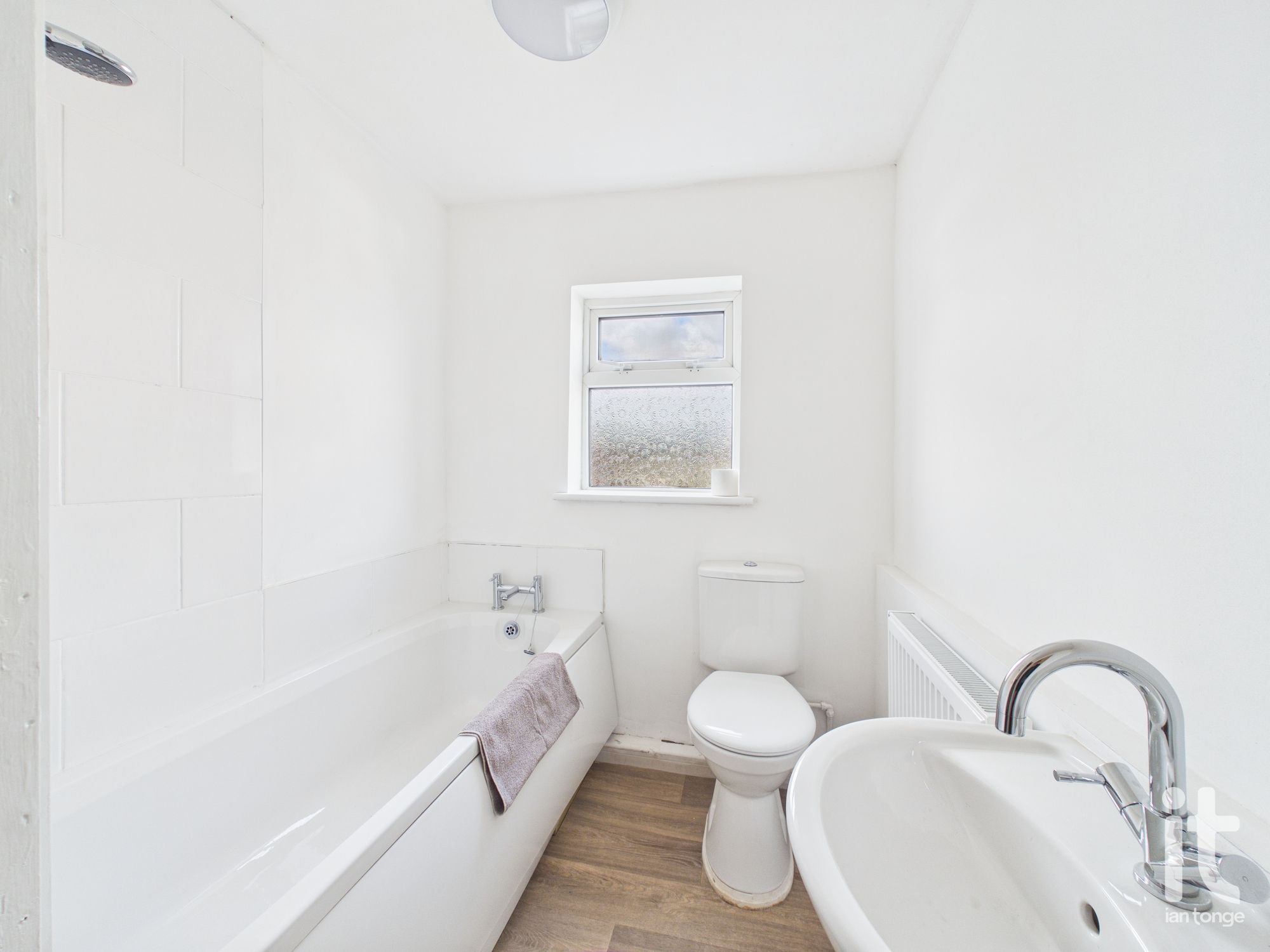 2 bedroom mid terraced house For Sale in Stockport - Photograph 4.