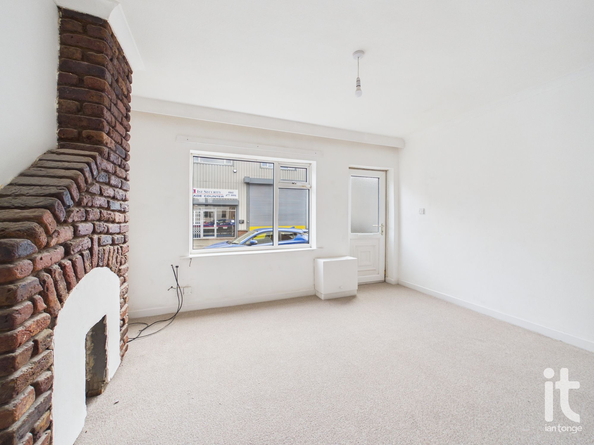 2 bedroom mid terraced house For Sale in Stockport - Photograph 5.
