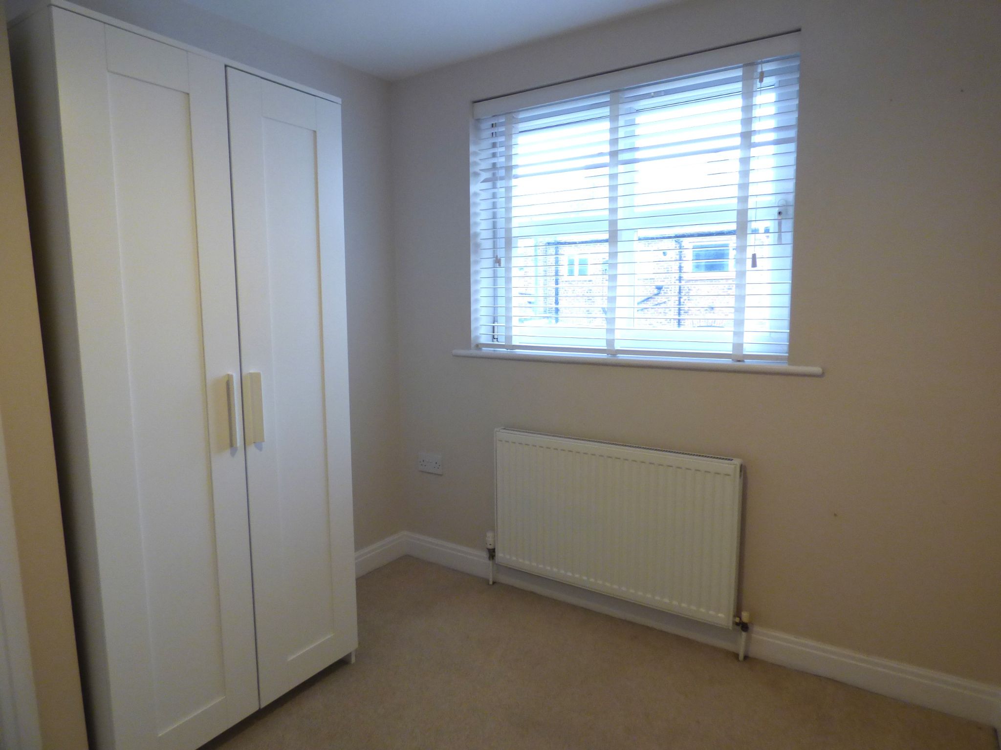3 bedroom town house To Let in Stockport - Photograph 9.