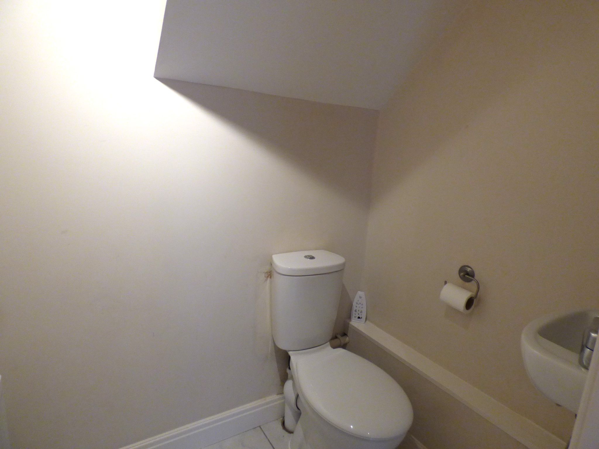 3 bedroom town house To Let in Stockport - Photograph 10.