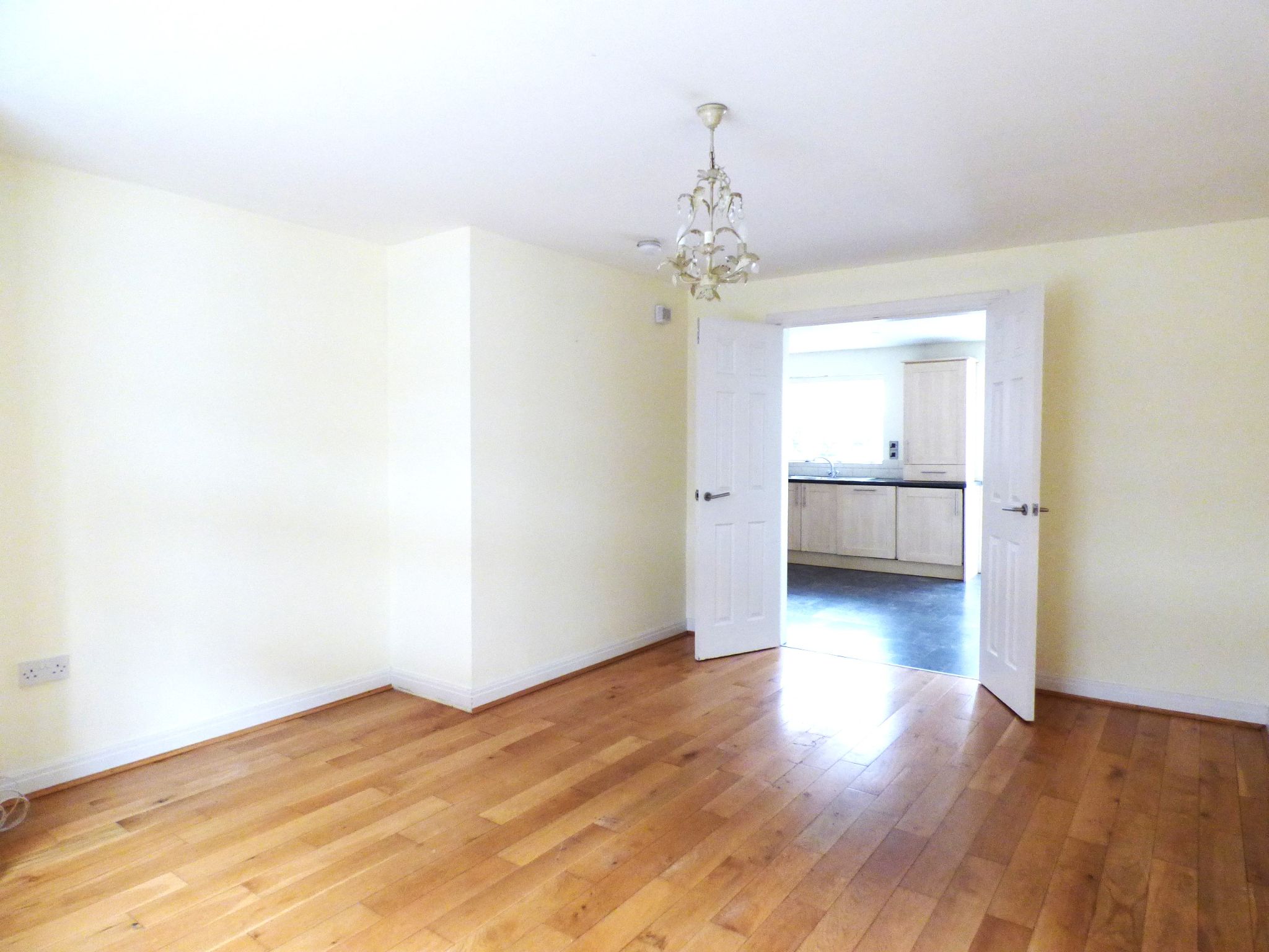 3 bedroom town house To Let in Stockport - Photograph 4.