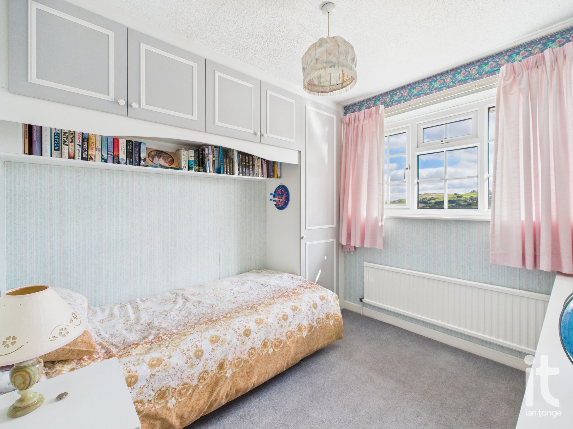 4 bedroom detached house For Sale in High Peak - Photograph 14.