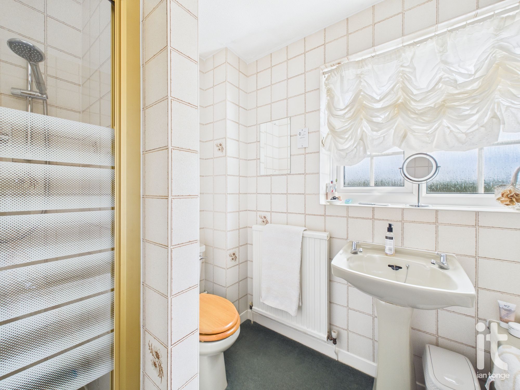 4 bedroom detached house For Sale in High Peak - Photograph 17.