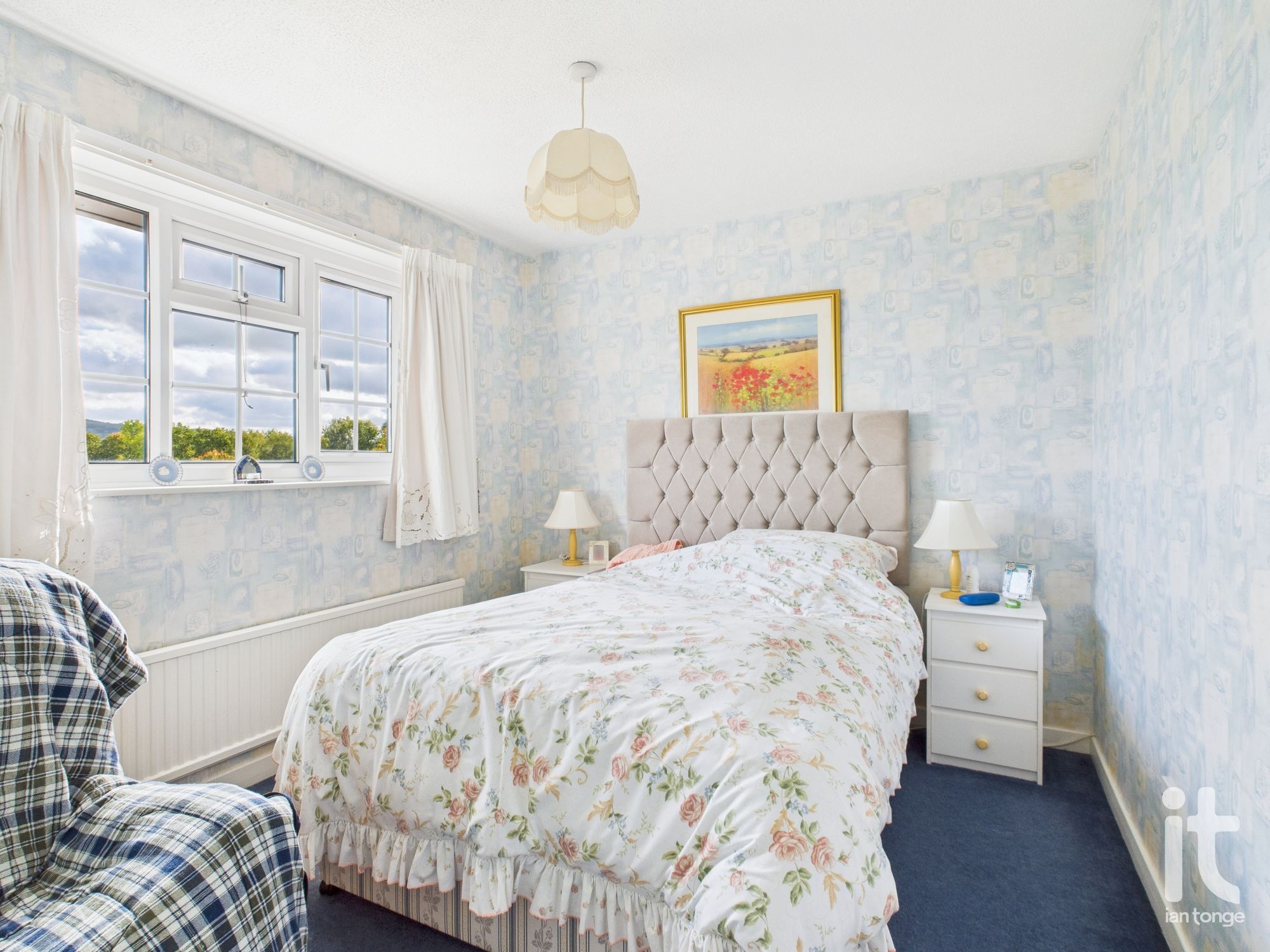 4 bedroom detached house For Sale in High Peak - Photograph 13.