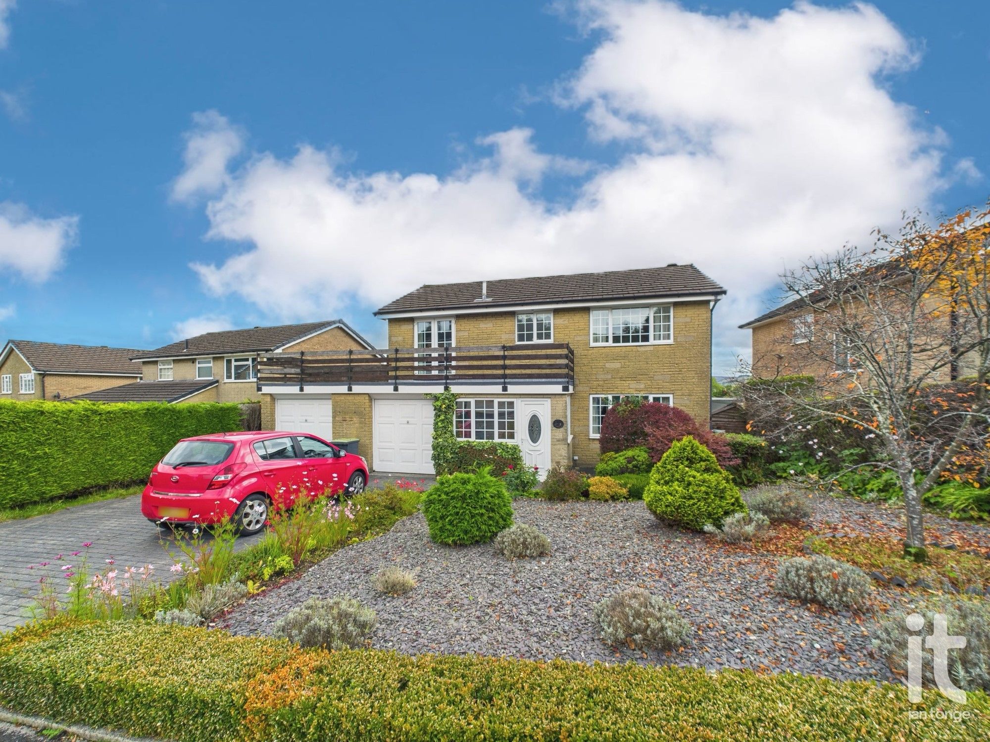 4 bedroom detached house For Sale in High Peak - Photograph 1.
