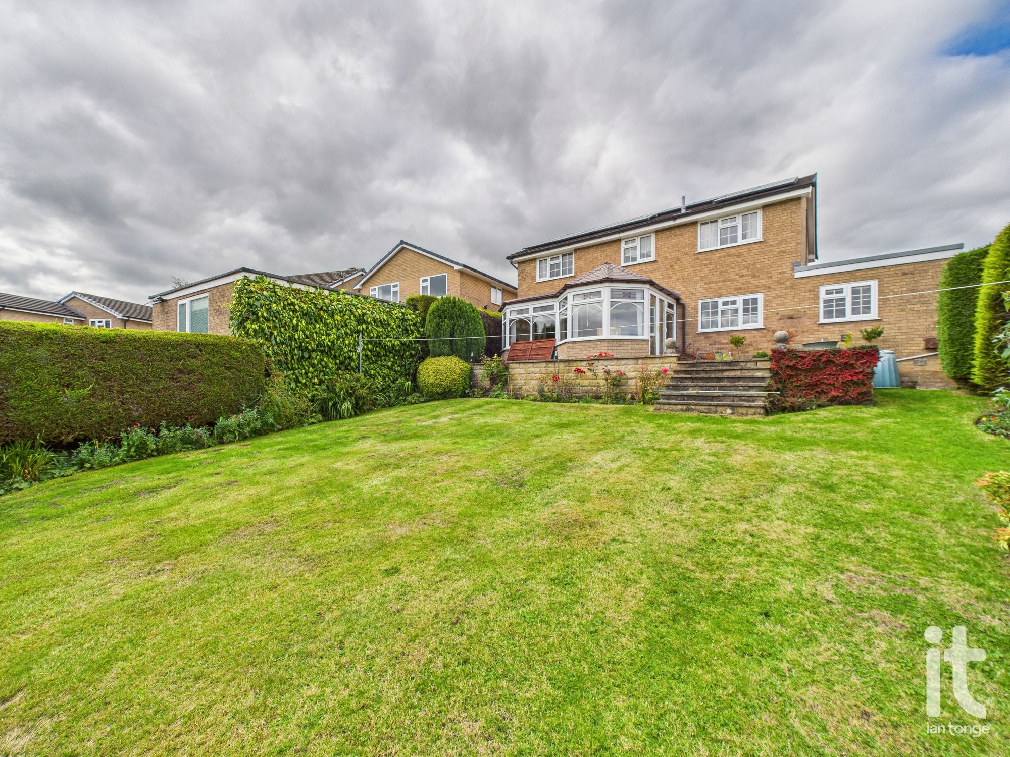 4 bedroom detached house For Sale in High Peak - Photograph 20.