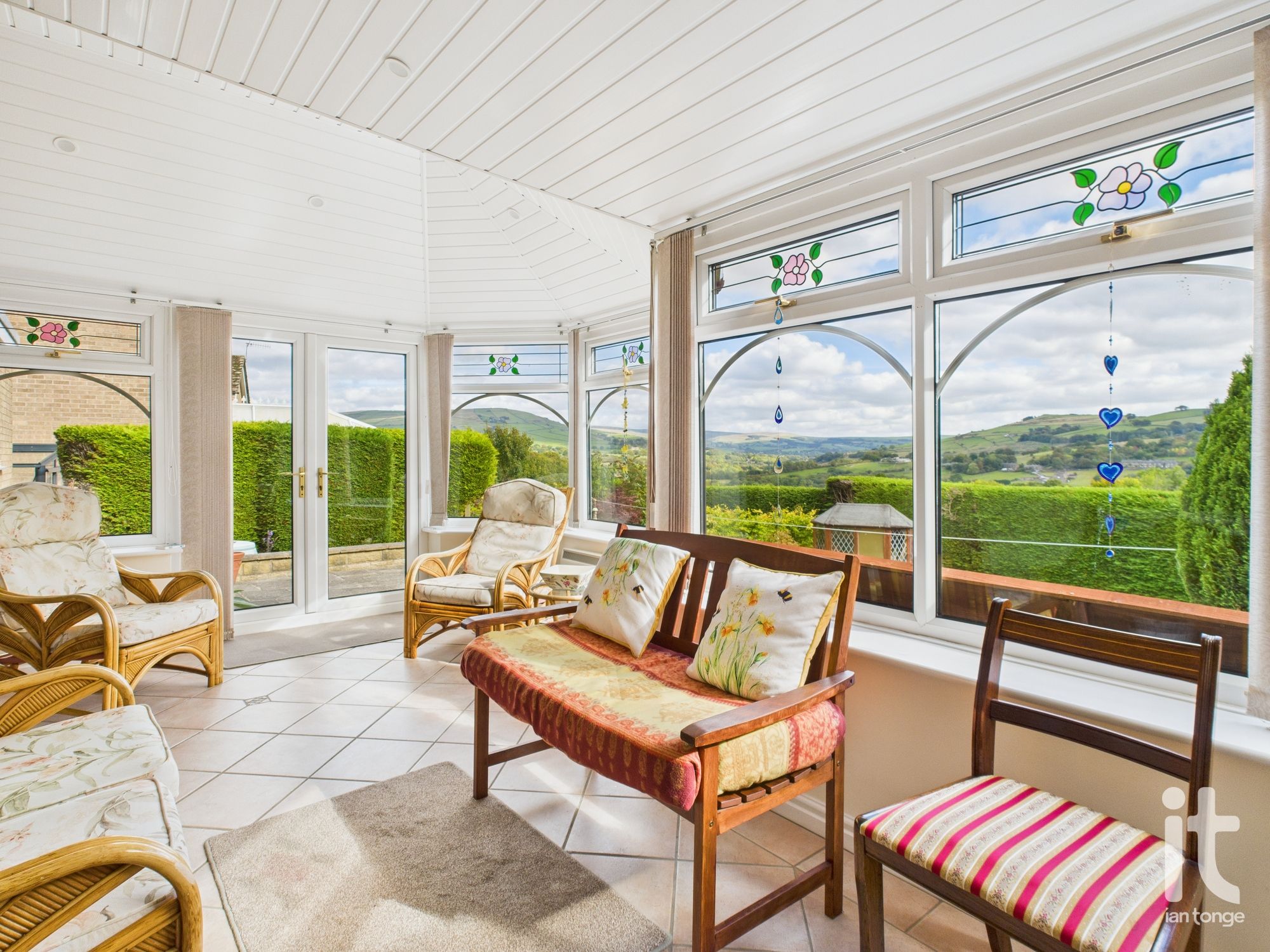 4 bedroom detached house For Sale in High Peak - Photograph 3.
