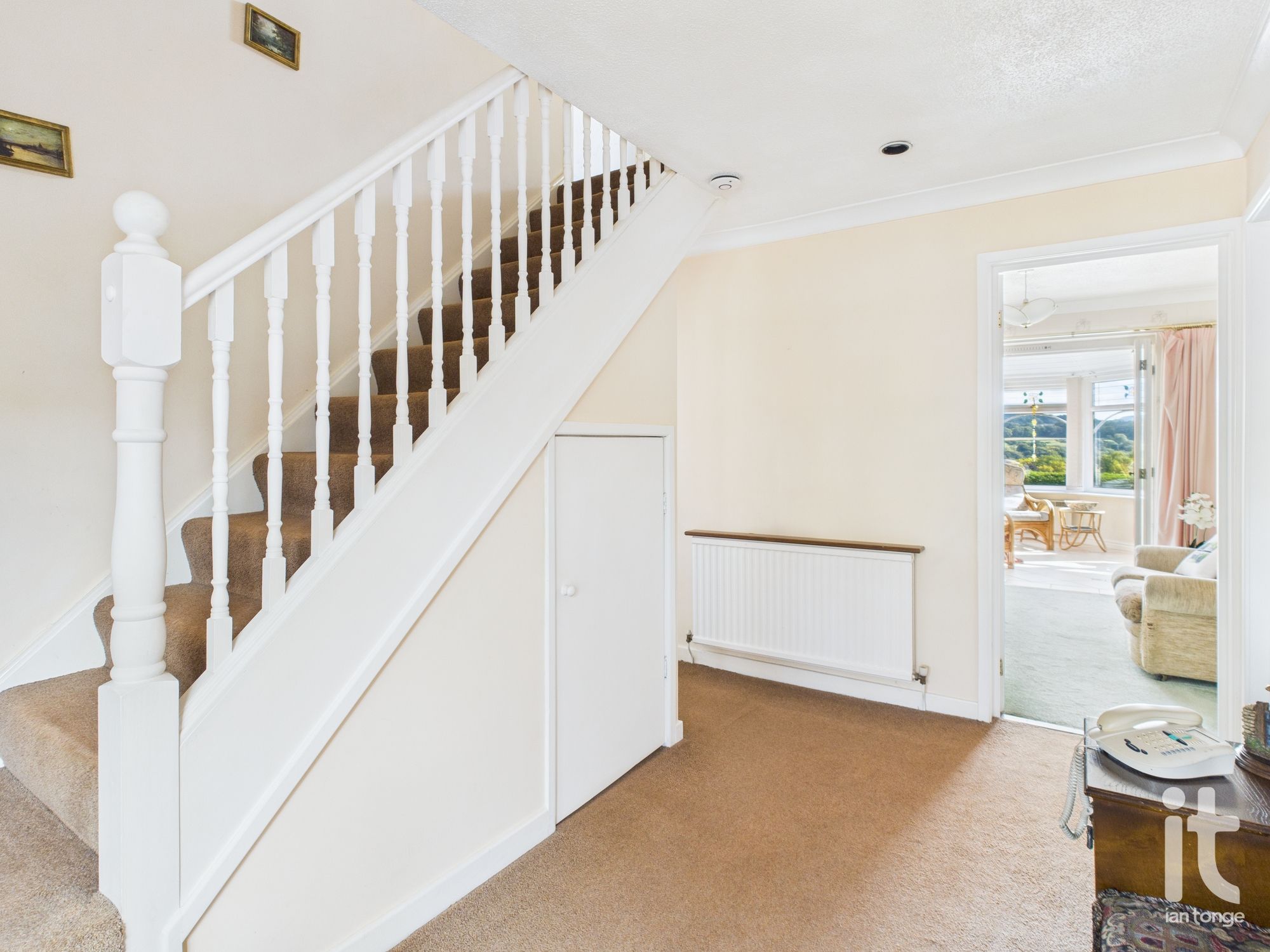 4 bedroom detached house For Sale in High Peak - Photograph 4.