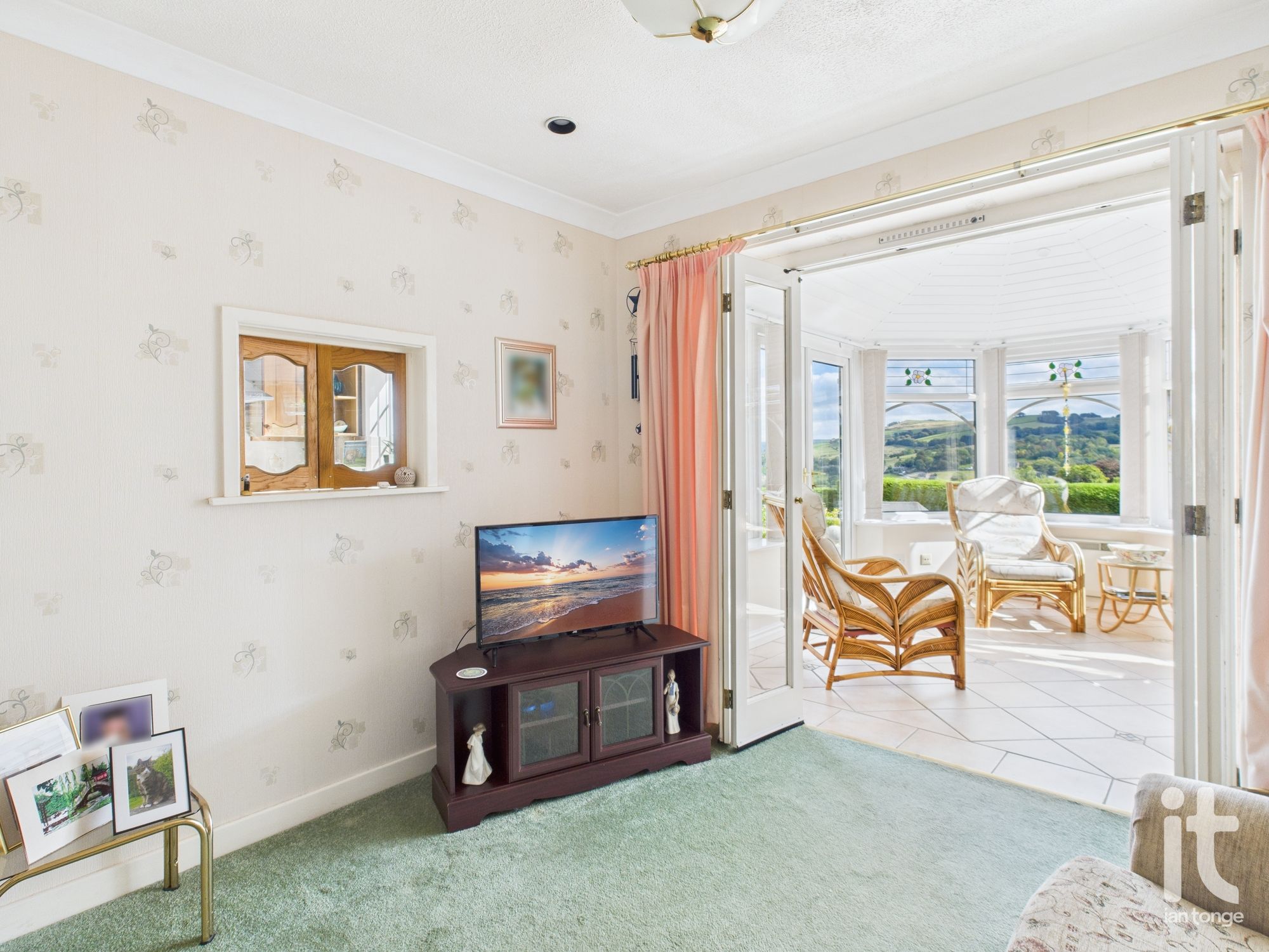 4 bedroom detached house For Sale in High Peak - Photograph 7.