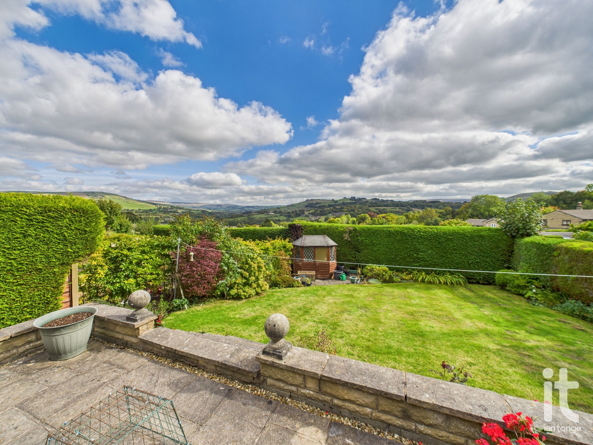 4 bedroom detached house For Sale in High Peak - Photograph 18.