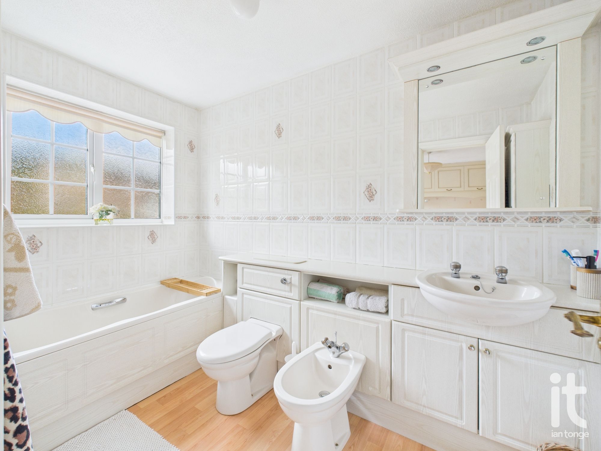 4 bedroom detached house For Sale in High Peak - Photograph 12.
