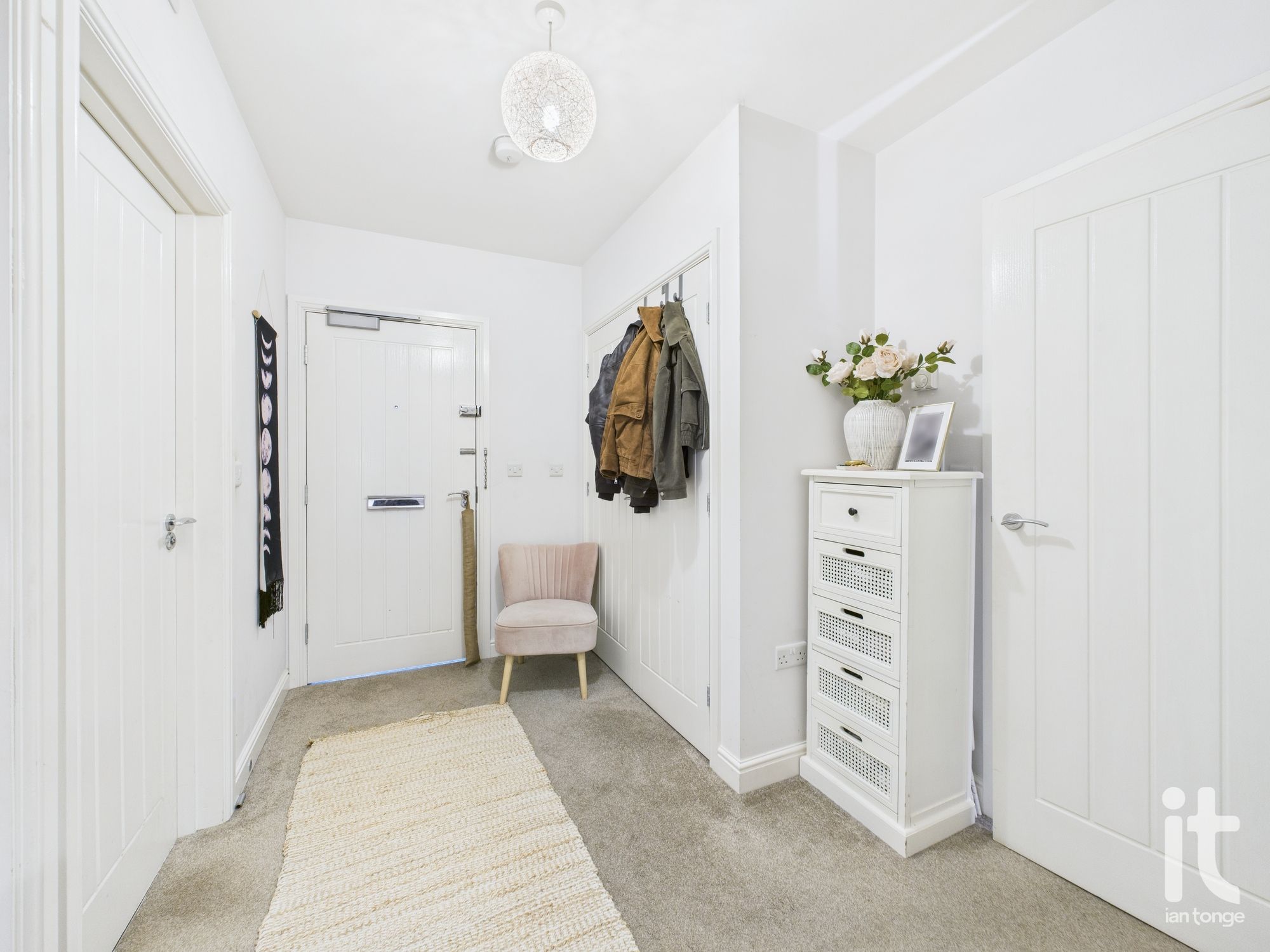 2 bedroom apartment flat/apartment For Sale in Stockport - Photograph 2.