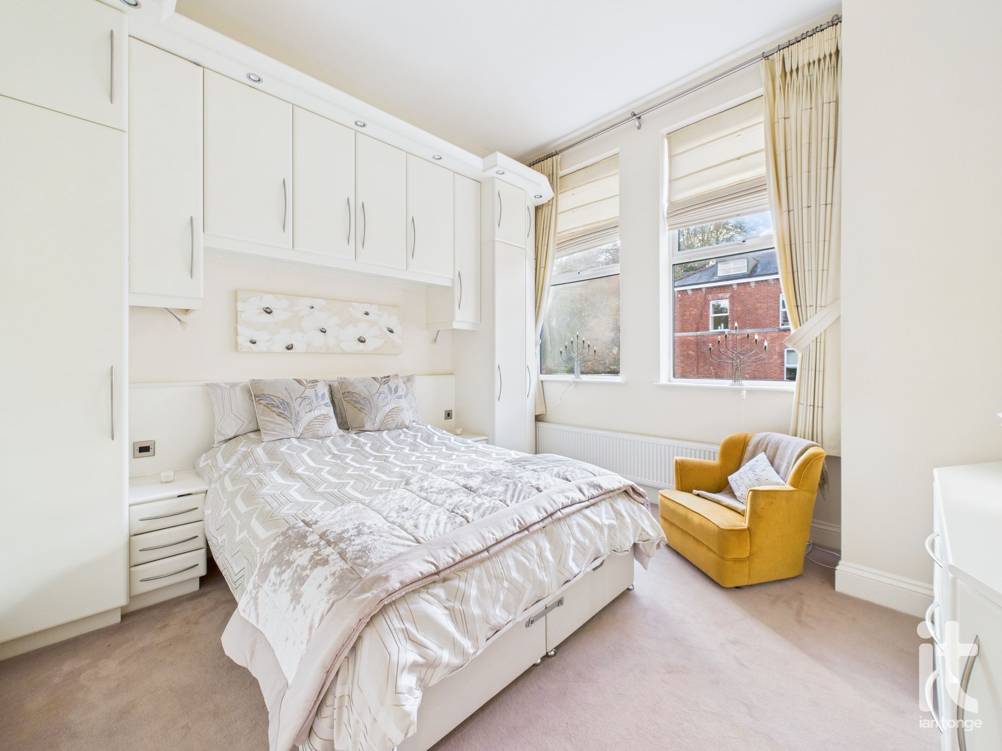 2 bedroom ground floor flat/apartment For Sale in Stockport - Photograph 13.